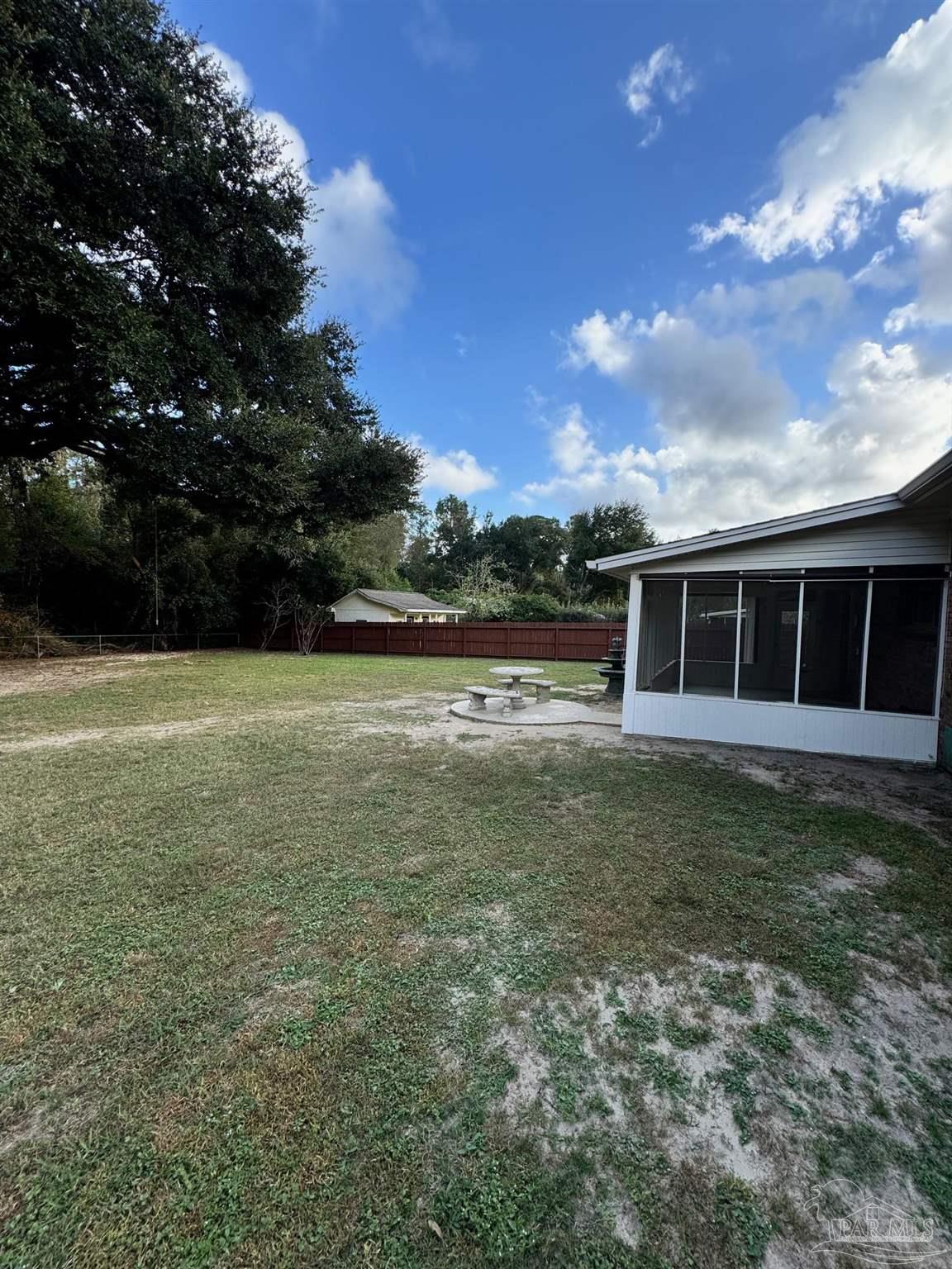 7920 Reeders Ln