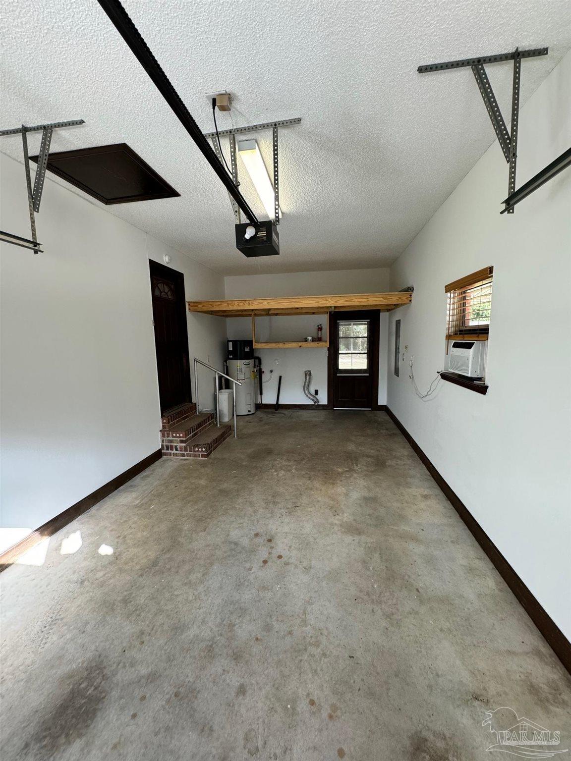 7920 Reeders Ln