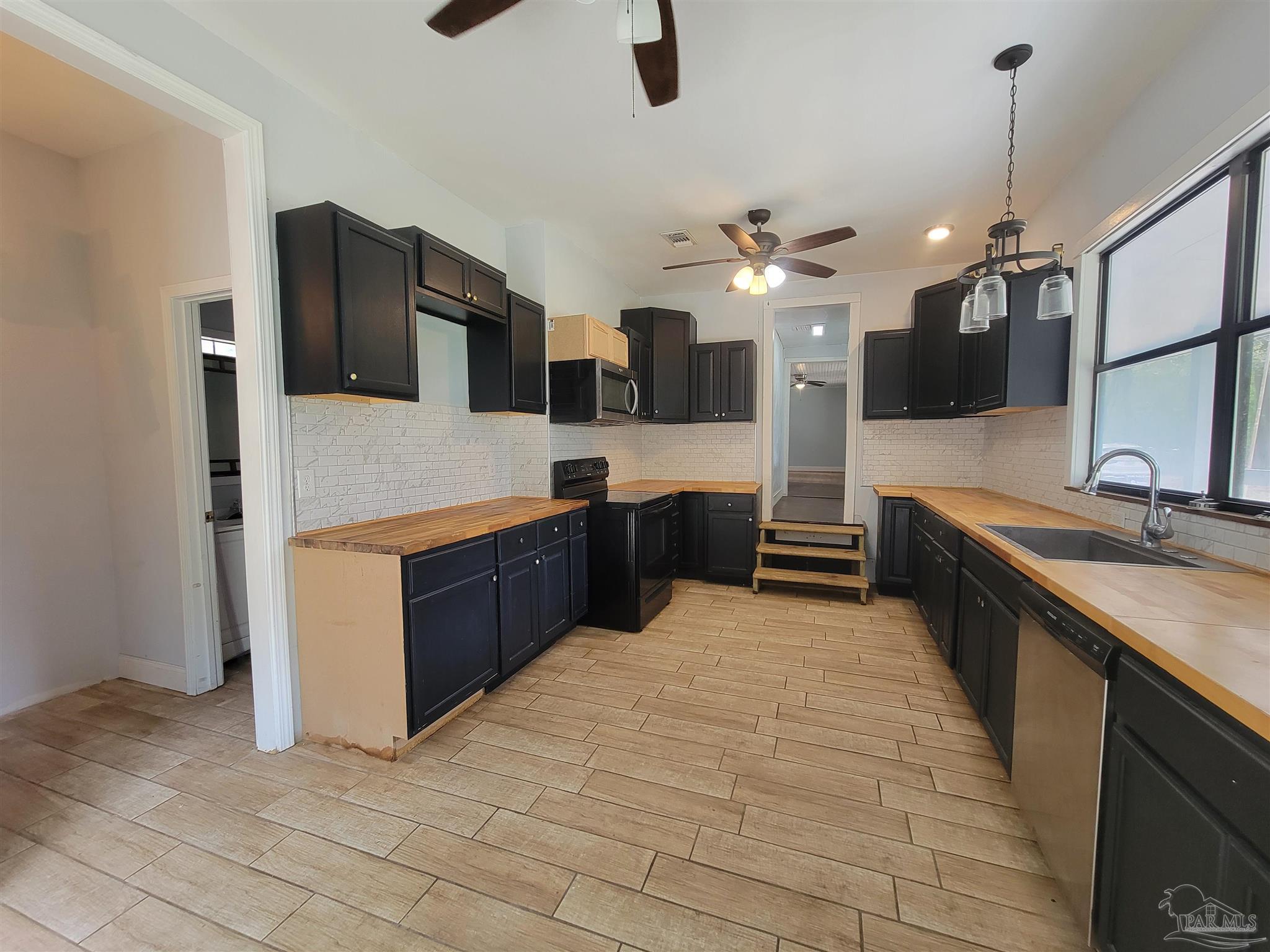 5927 Mitchell Ln