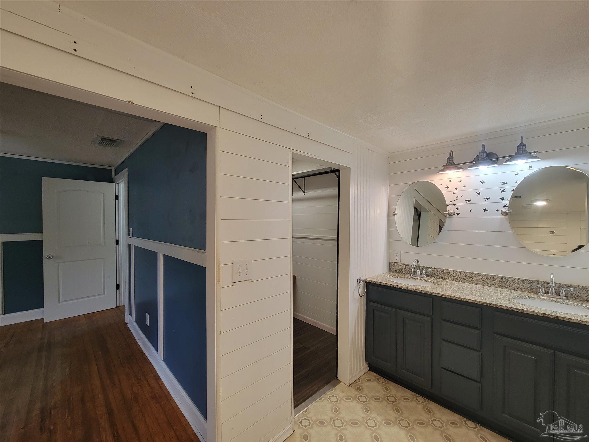 5927 Mitchell Ln