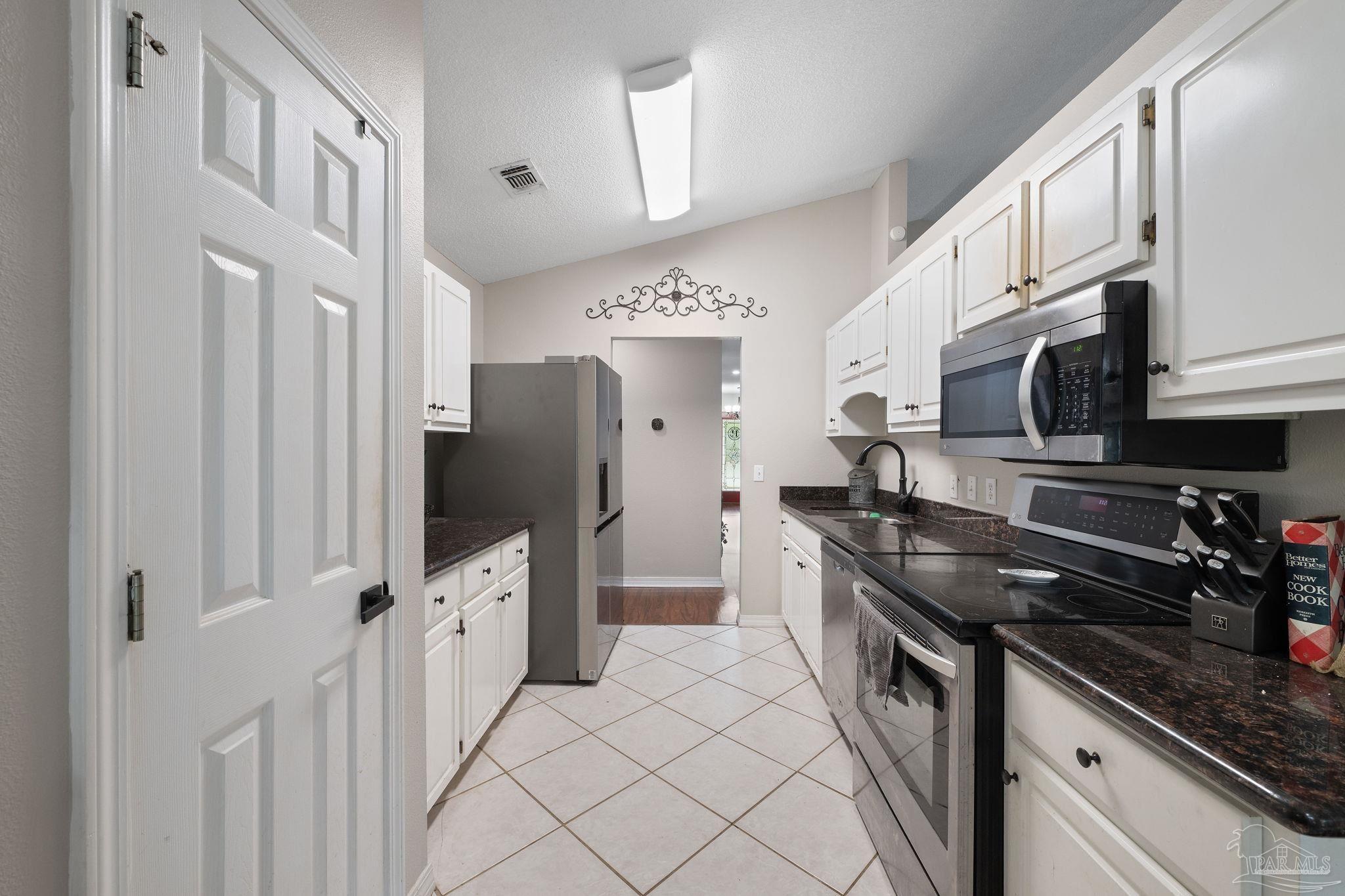 1786 Ivalea Cir