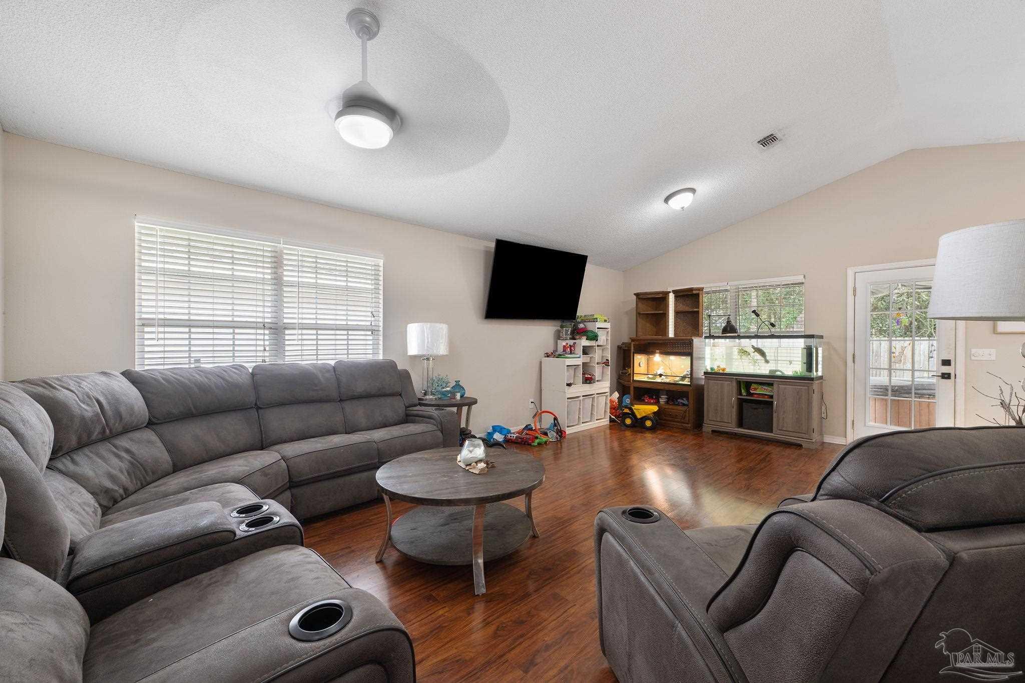 1786 Ivalea Cir
