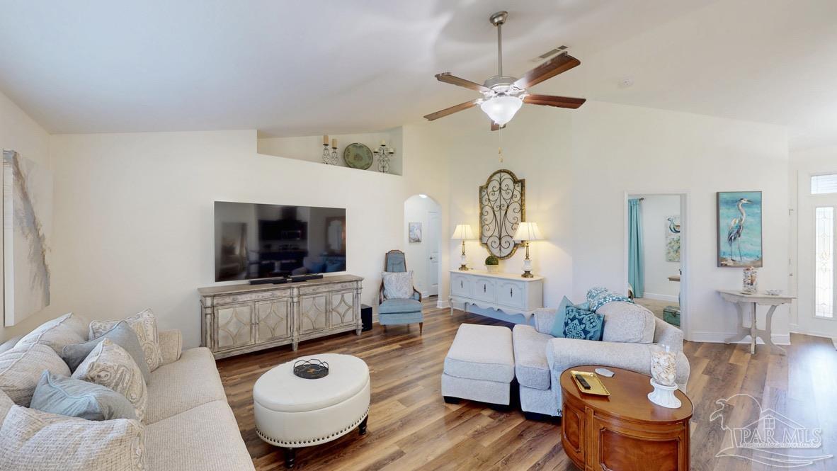 1639 Twin Pines Cir
