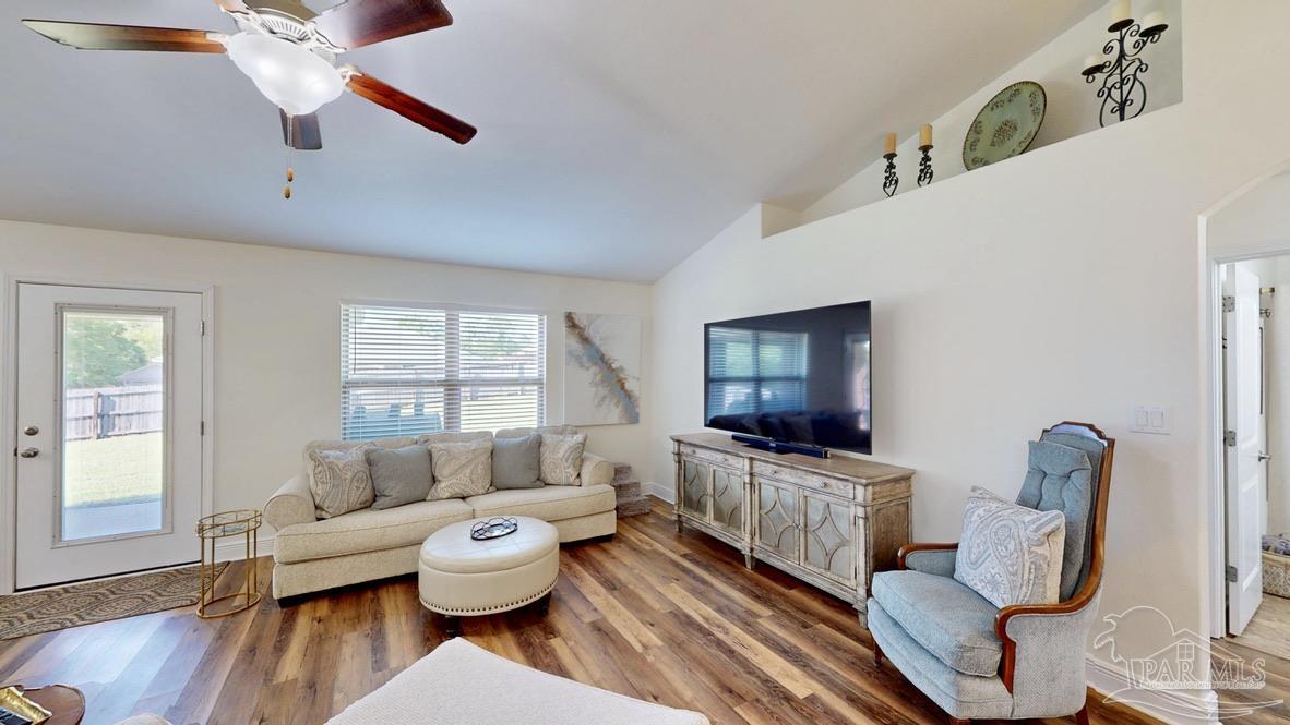 1639 Twin Pines Cir