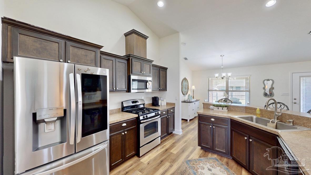 1639 Twin Pines Cir