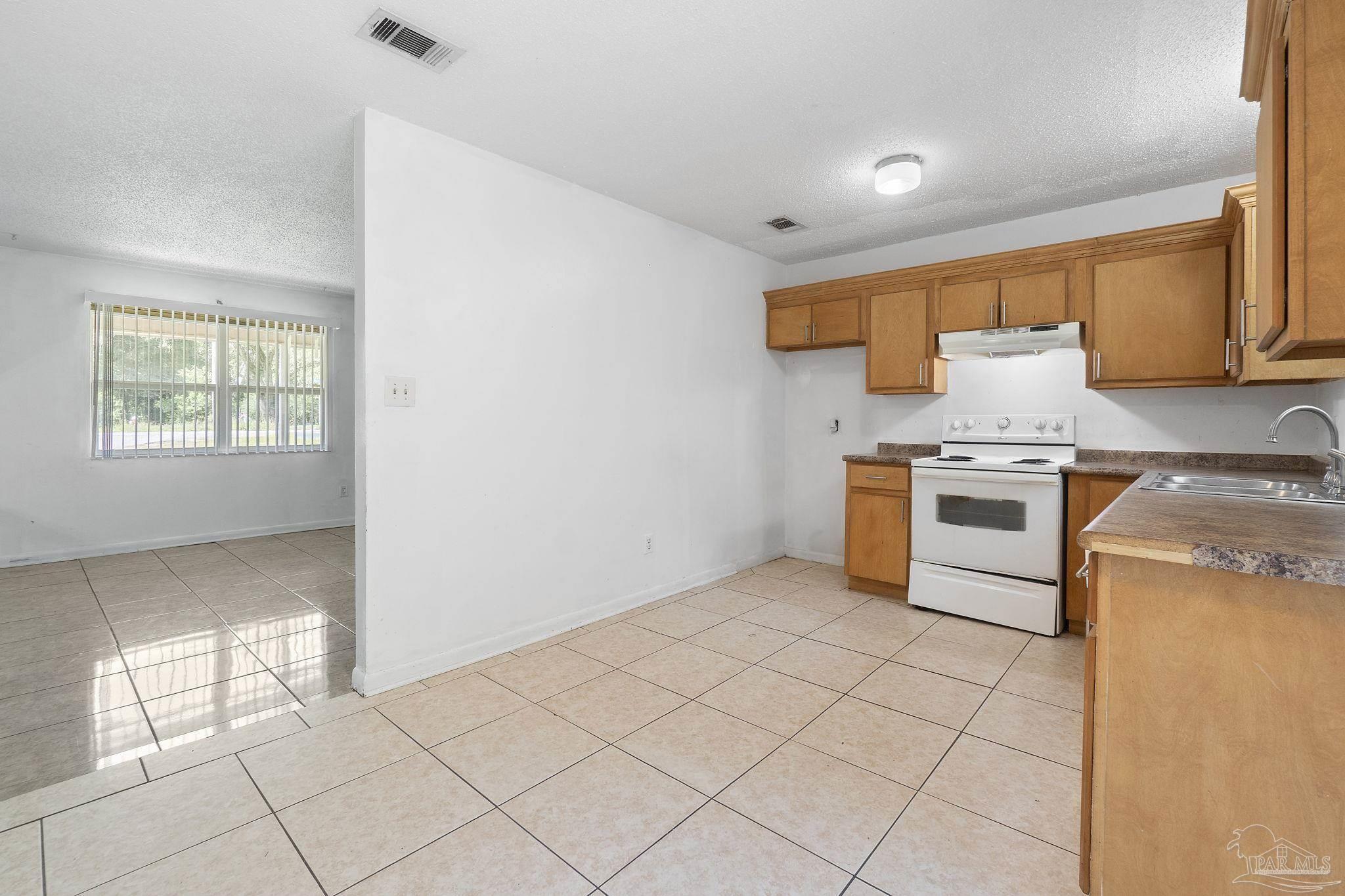 401 Ronda St