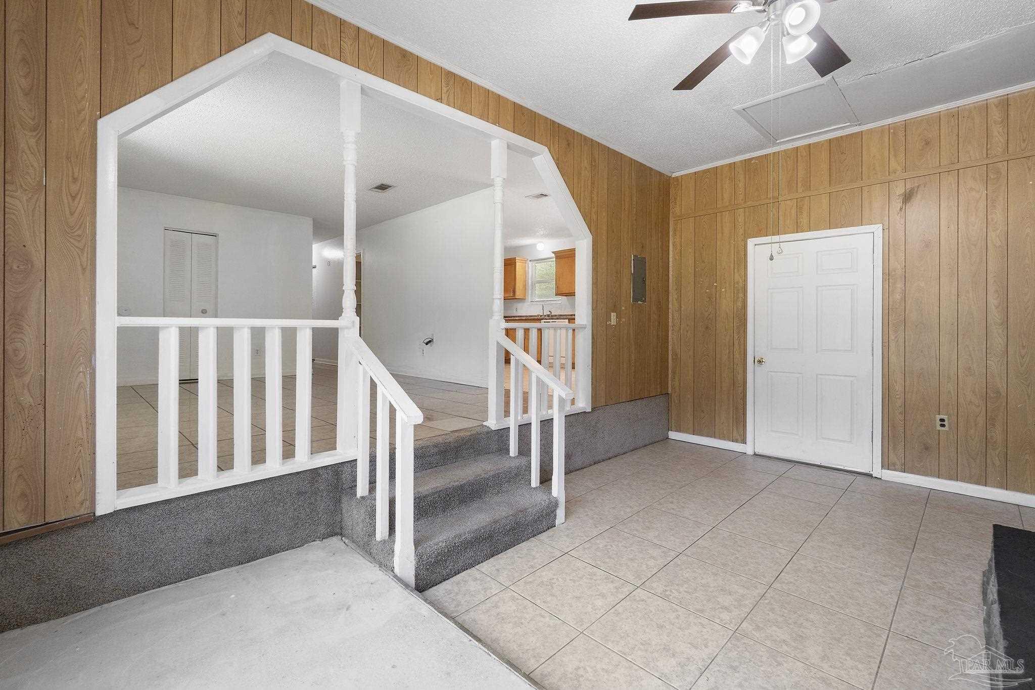 401 Ronda St