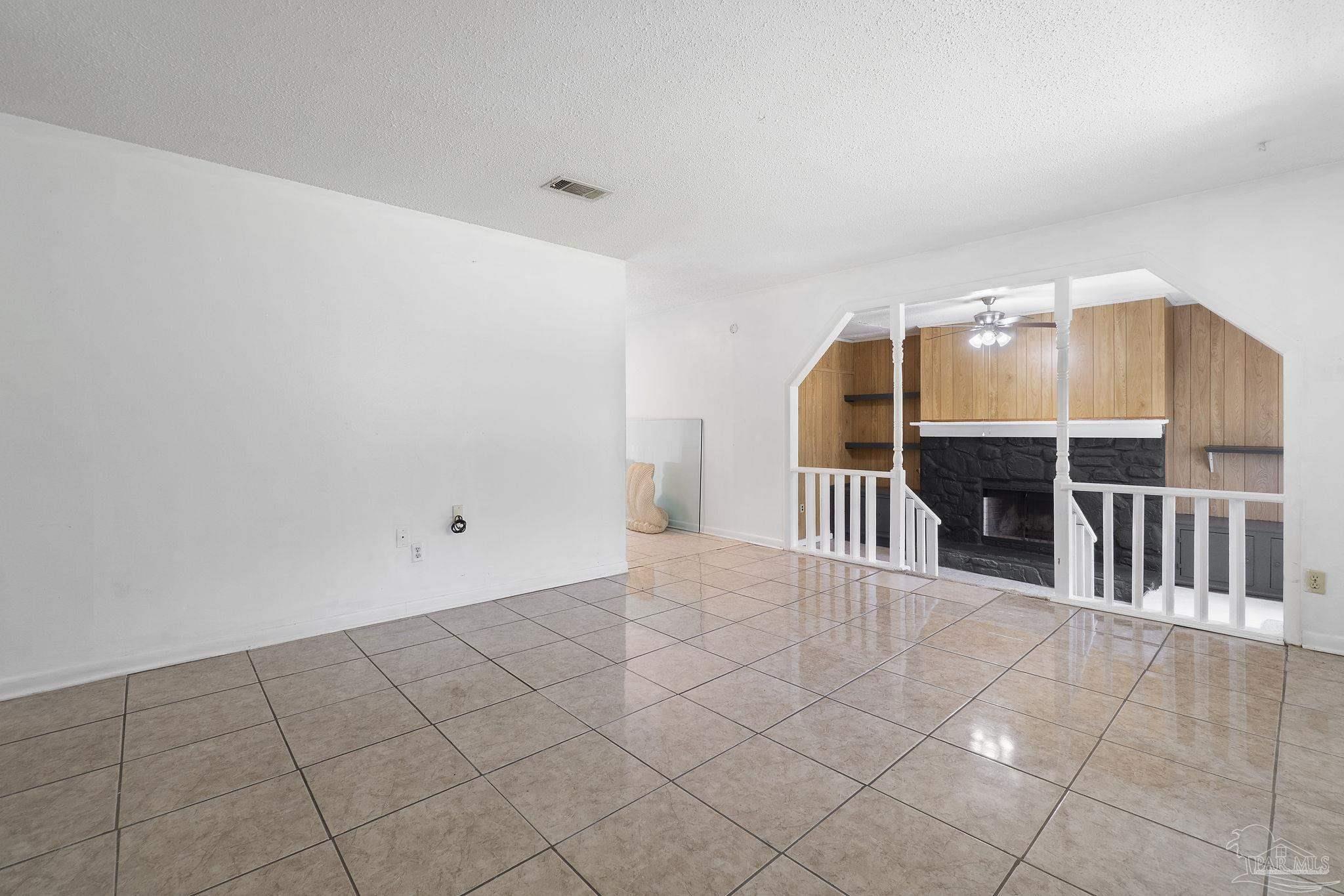 401 Ronda St