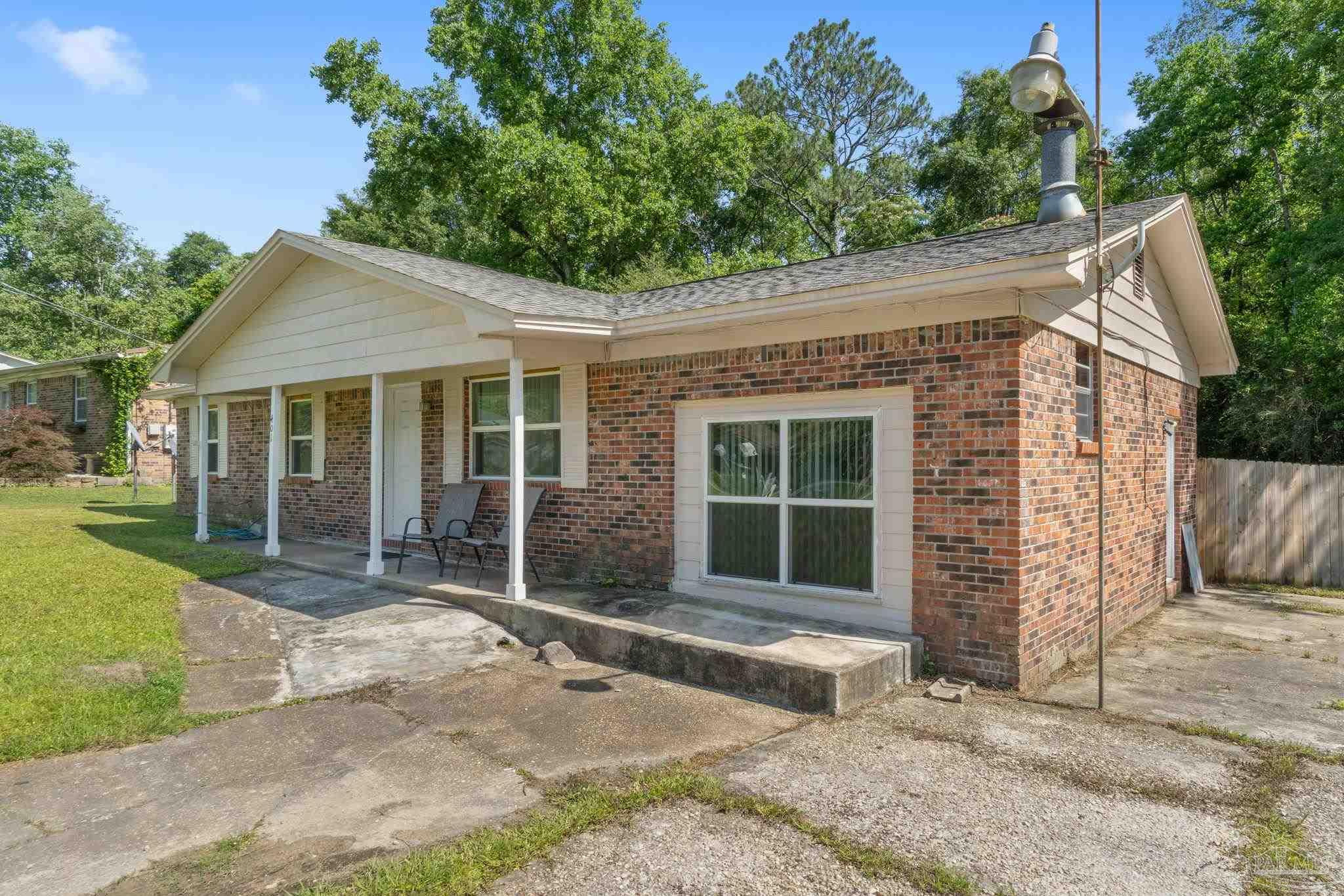 401 Ronda St