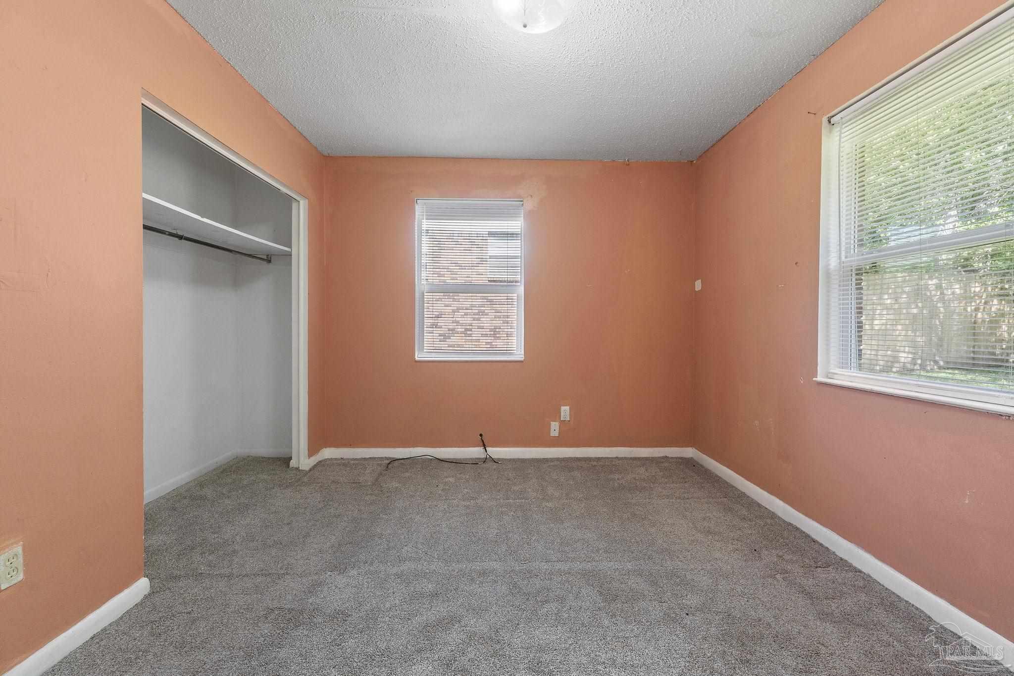 401 Ronda St