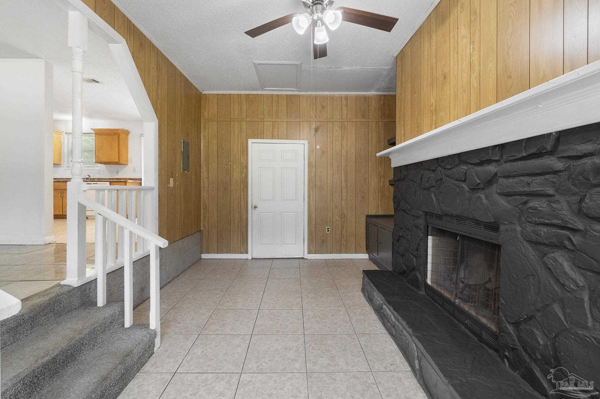 401 Ronda St