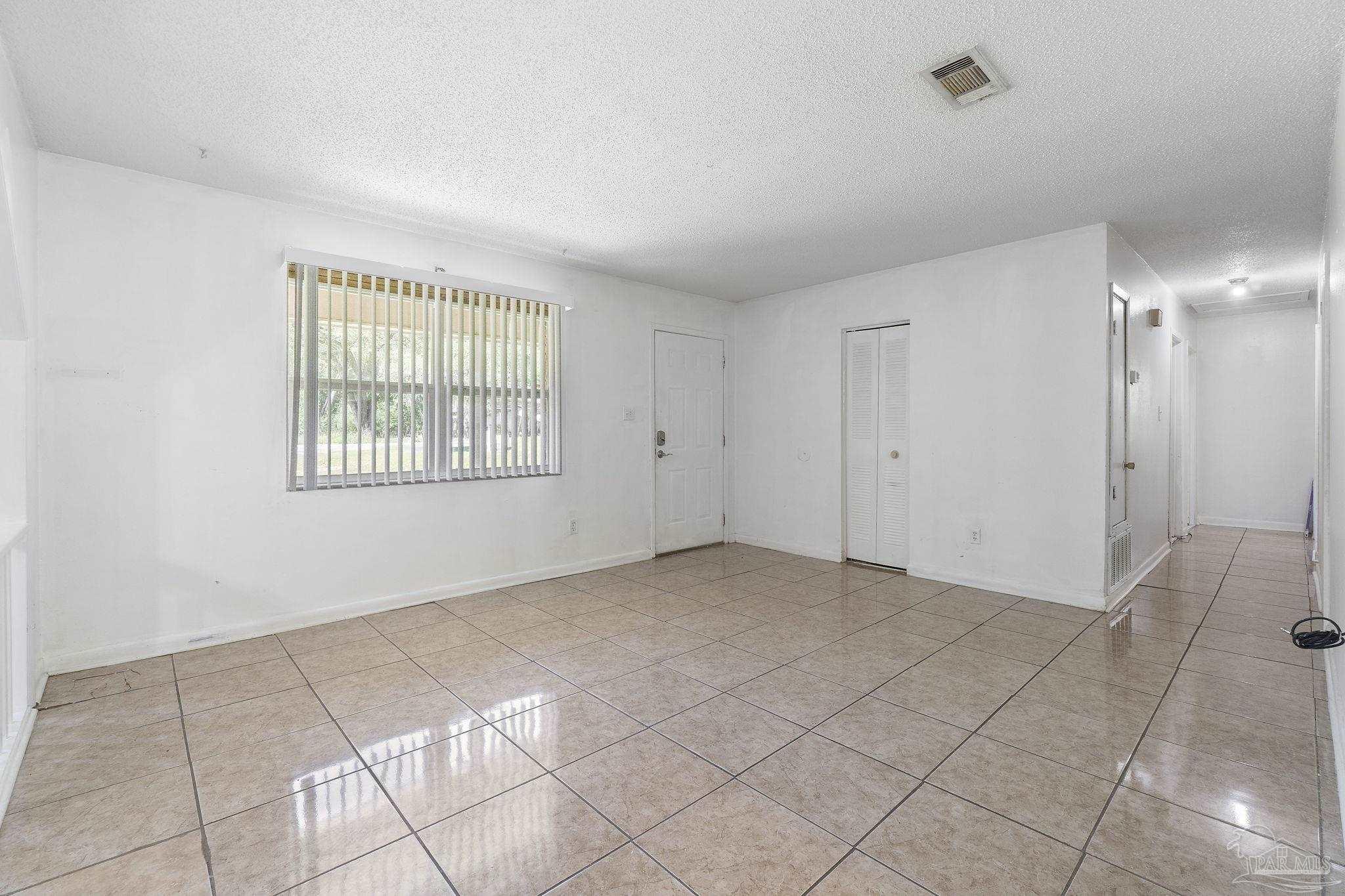 401 Ronda St