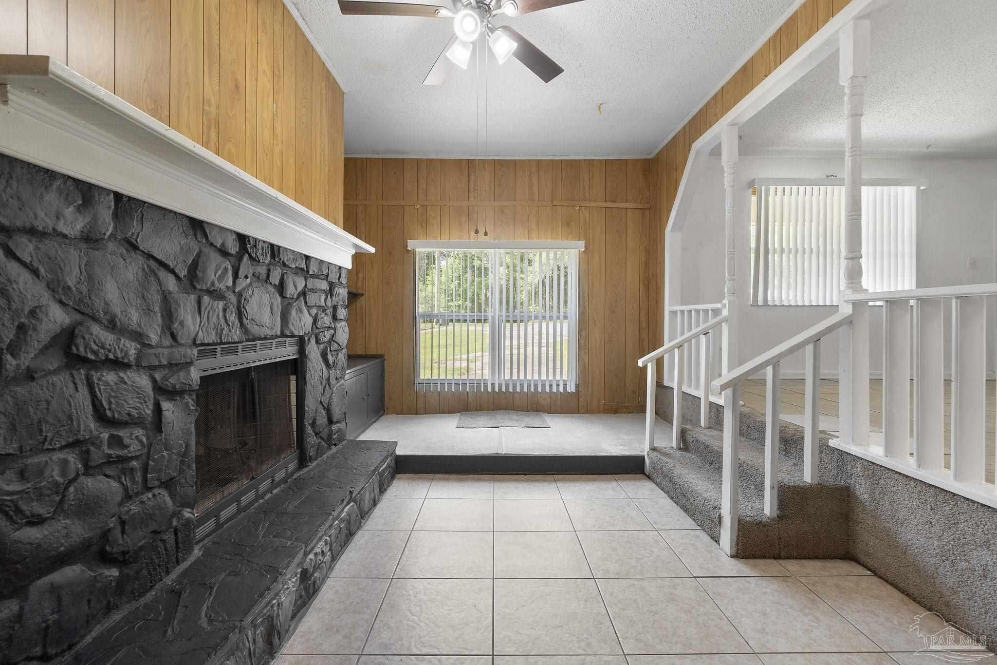 401 Ronda St