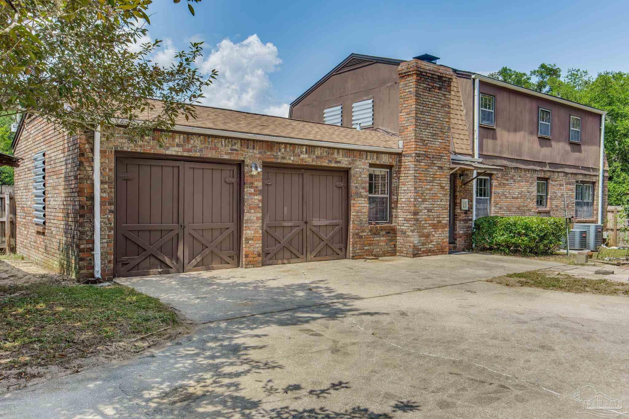 9916 Hillview Dr