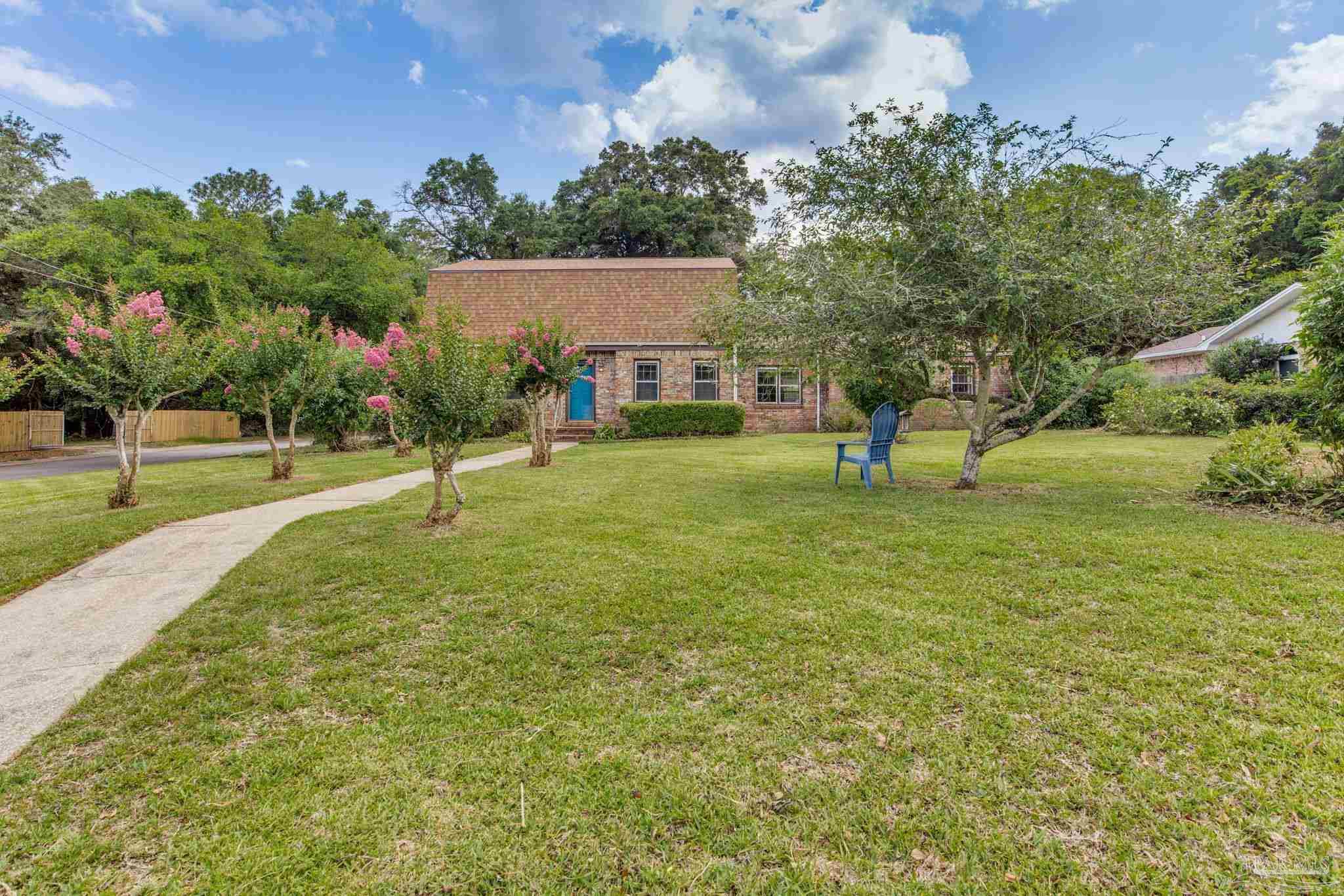 9916 Hillview Dr