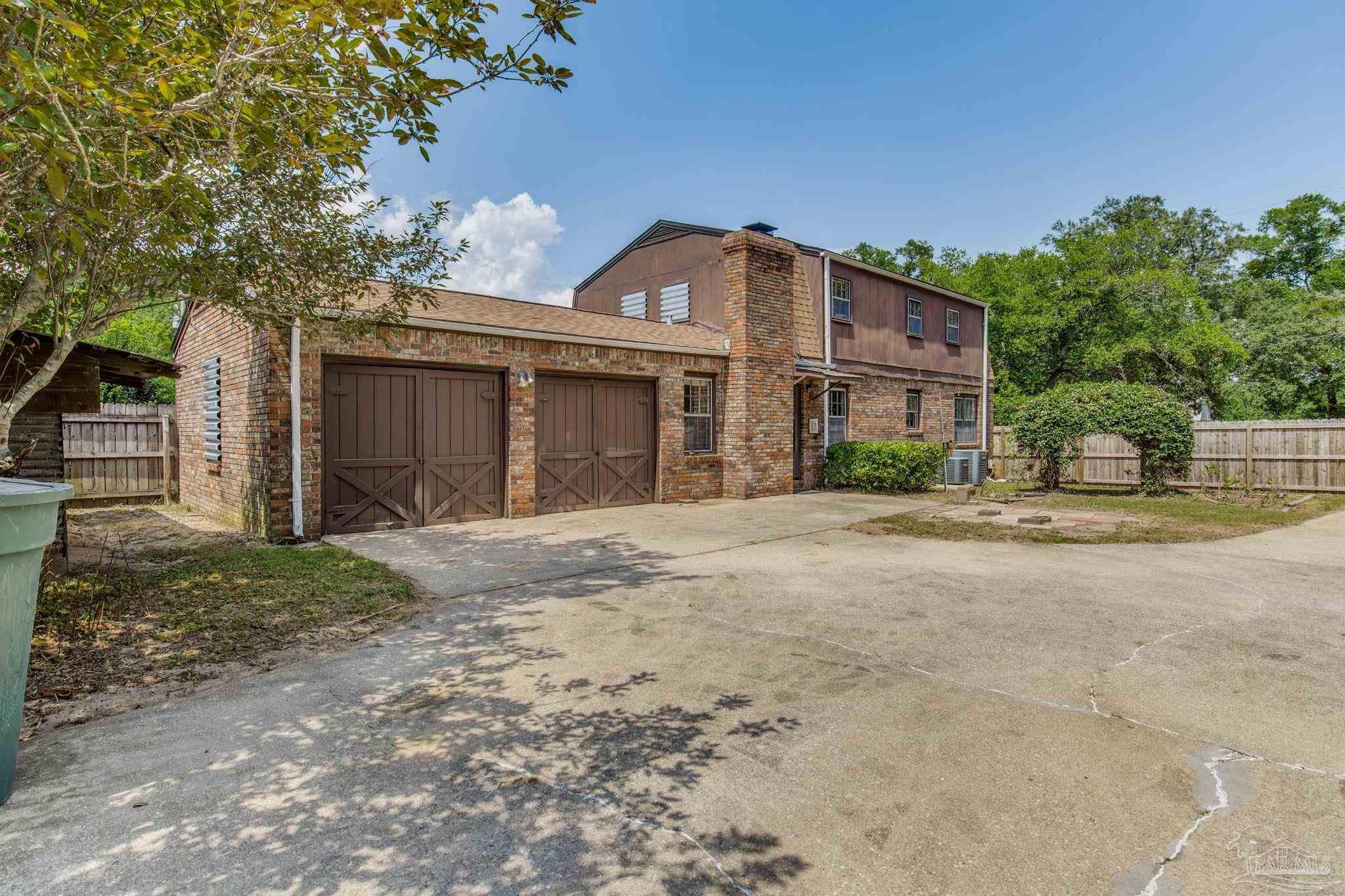 9916 Hillview Dr