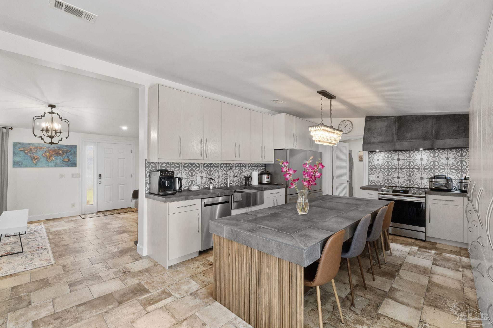 12337 Ailanthus Dr