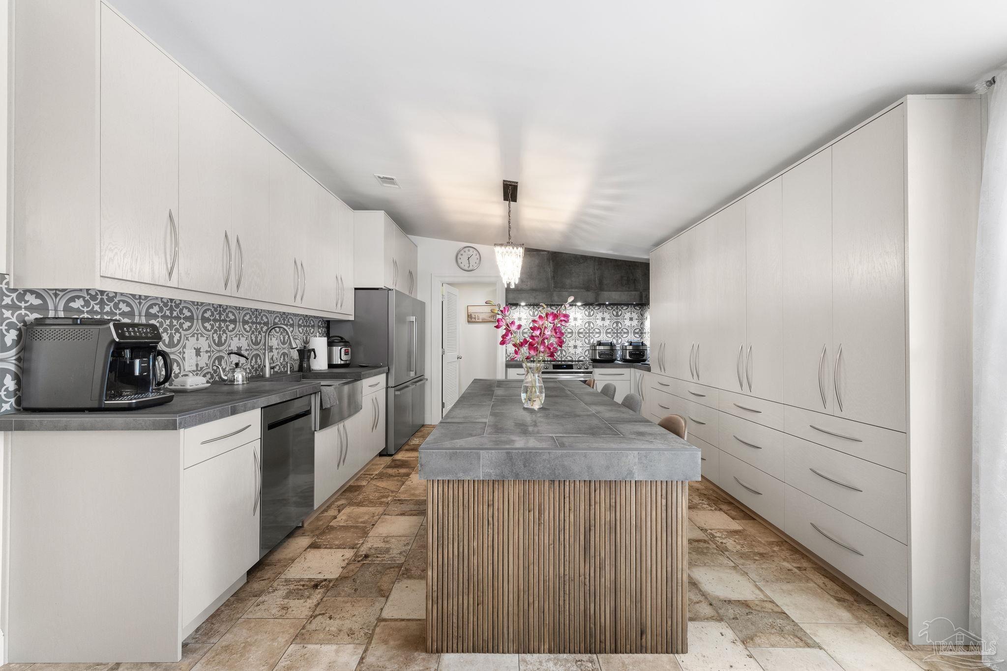 12337 Ailanthus Dr