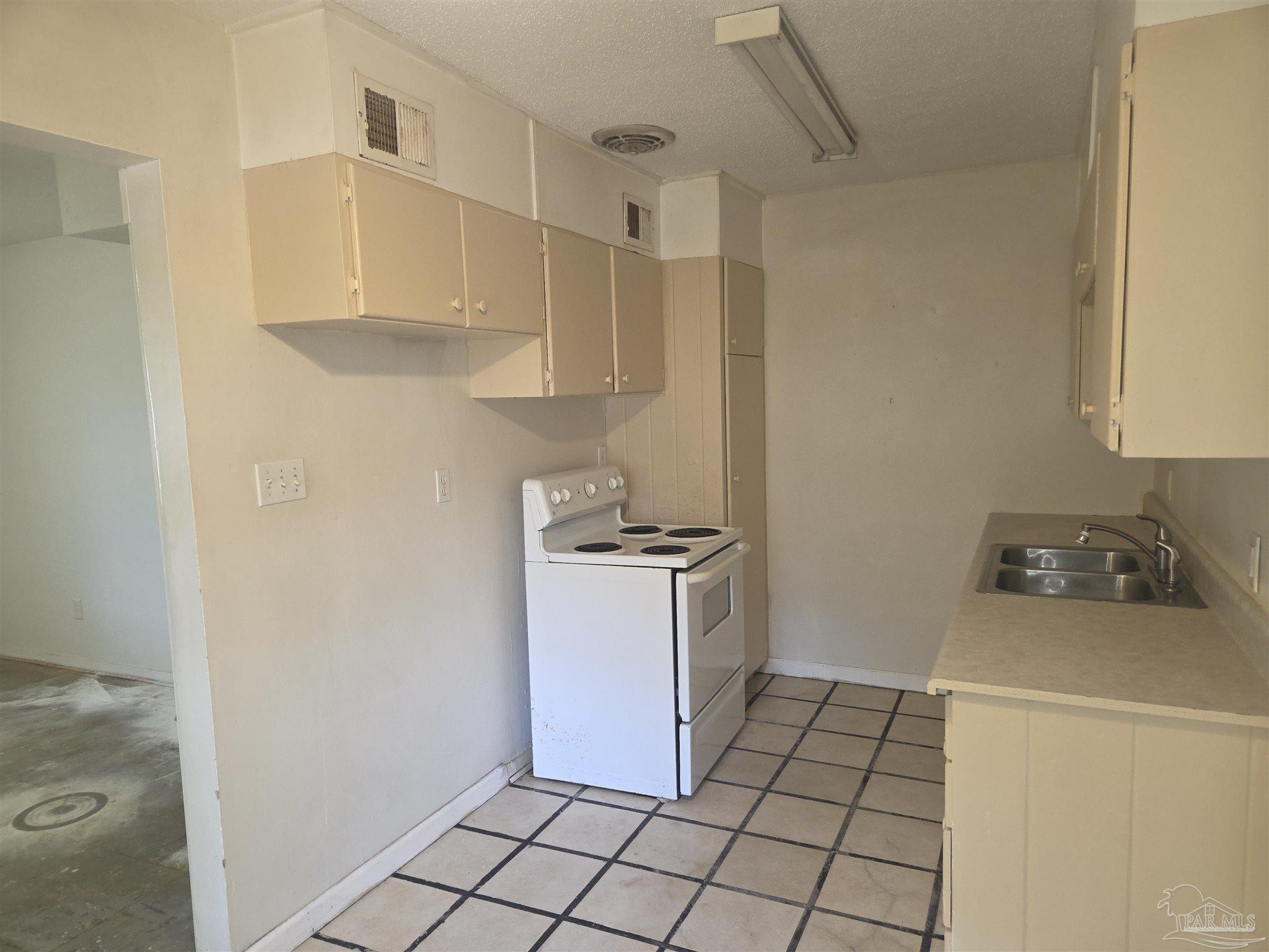 1004 Medford Ave