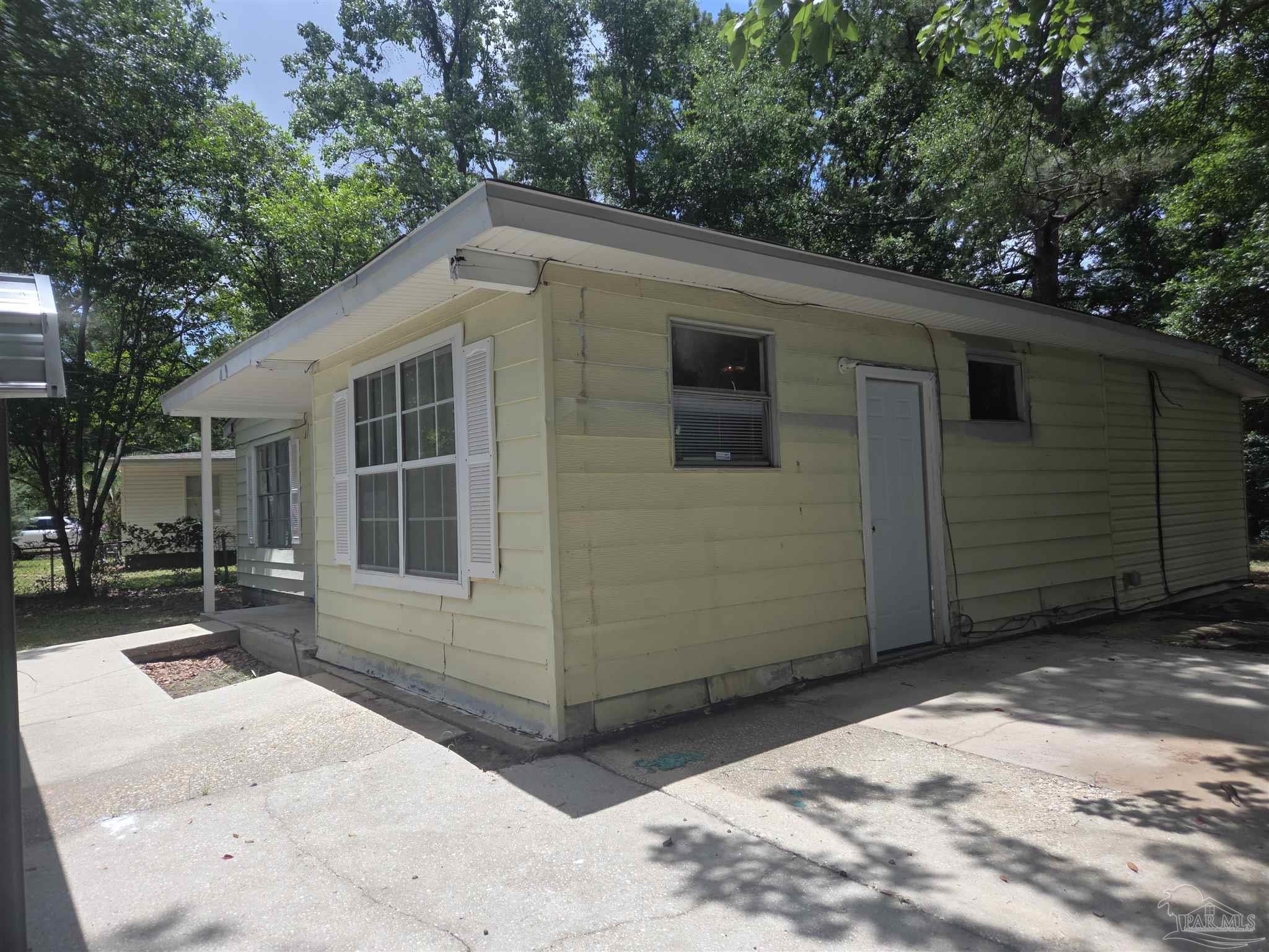 1004 Medford Ave