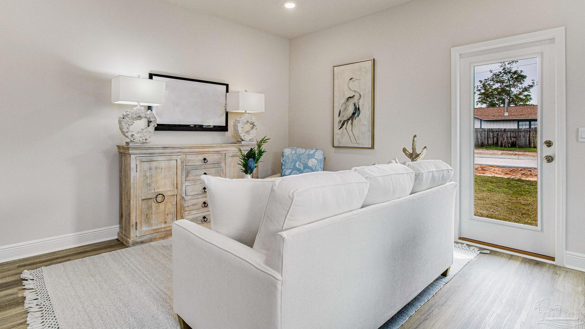 2595 Cliff Hollow Cir