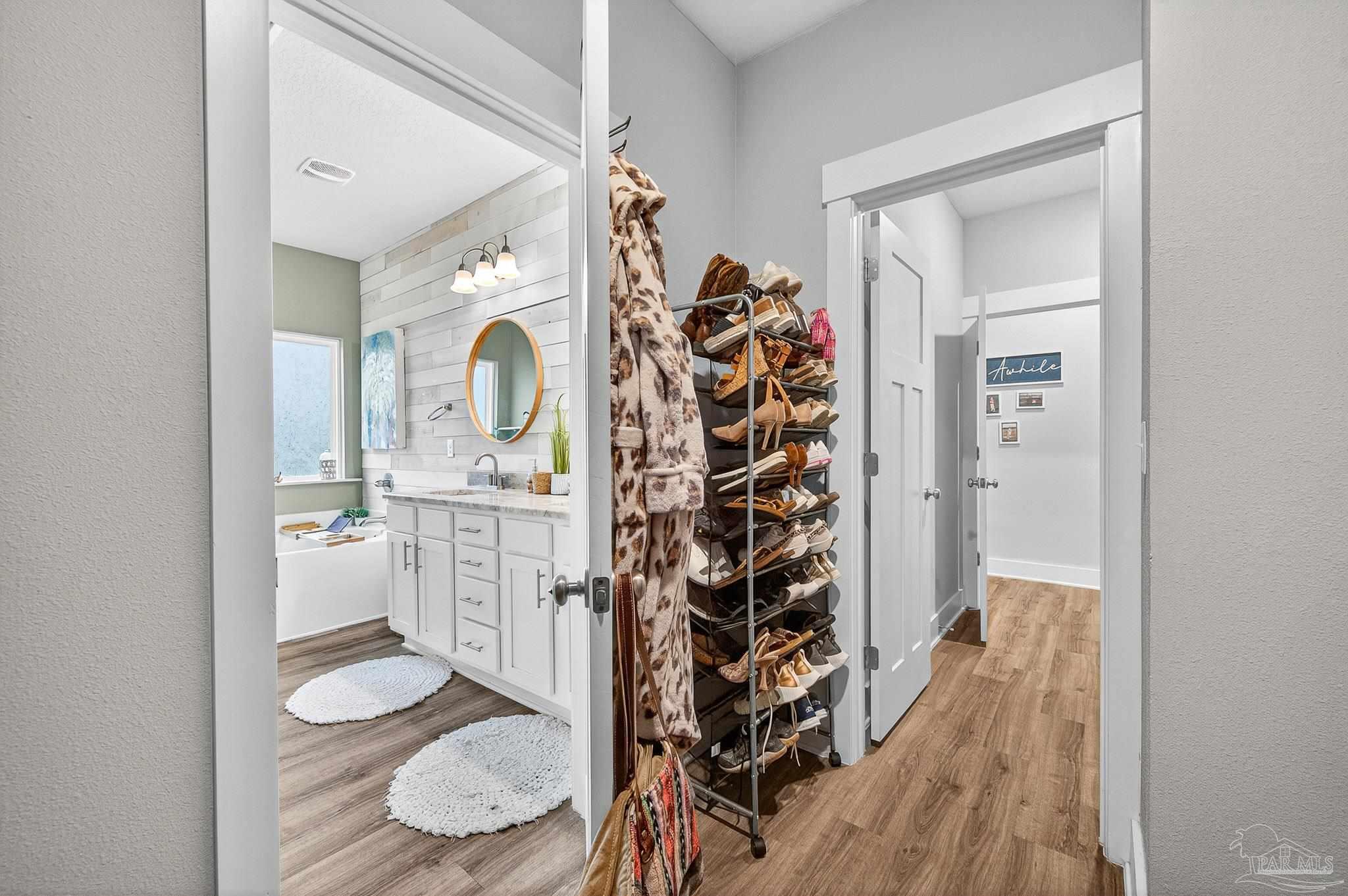 6608 Covington Cir