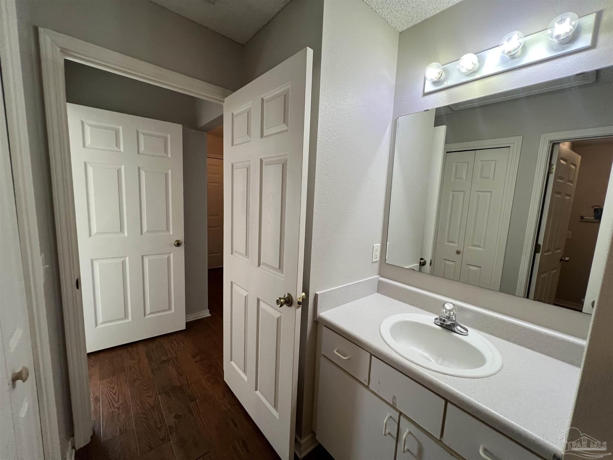 8121 Heirloom Dr