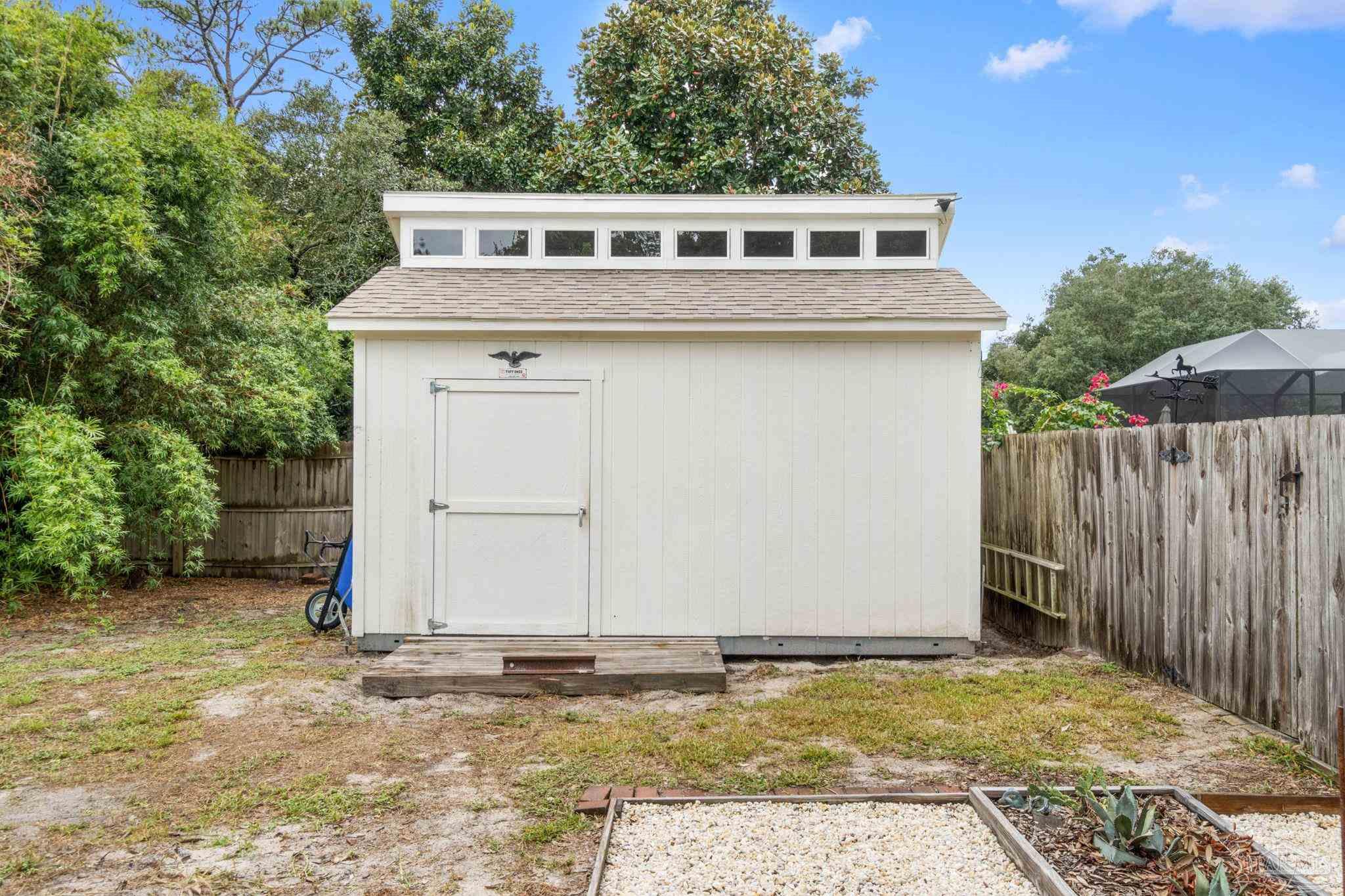 3225 Laurel Dr