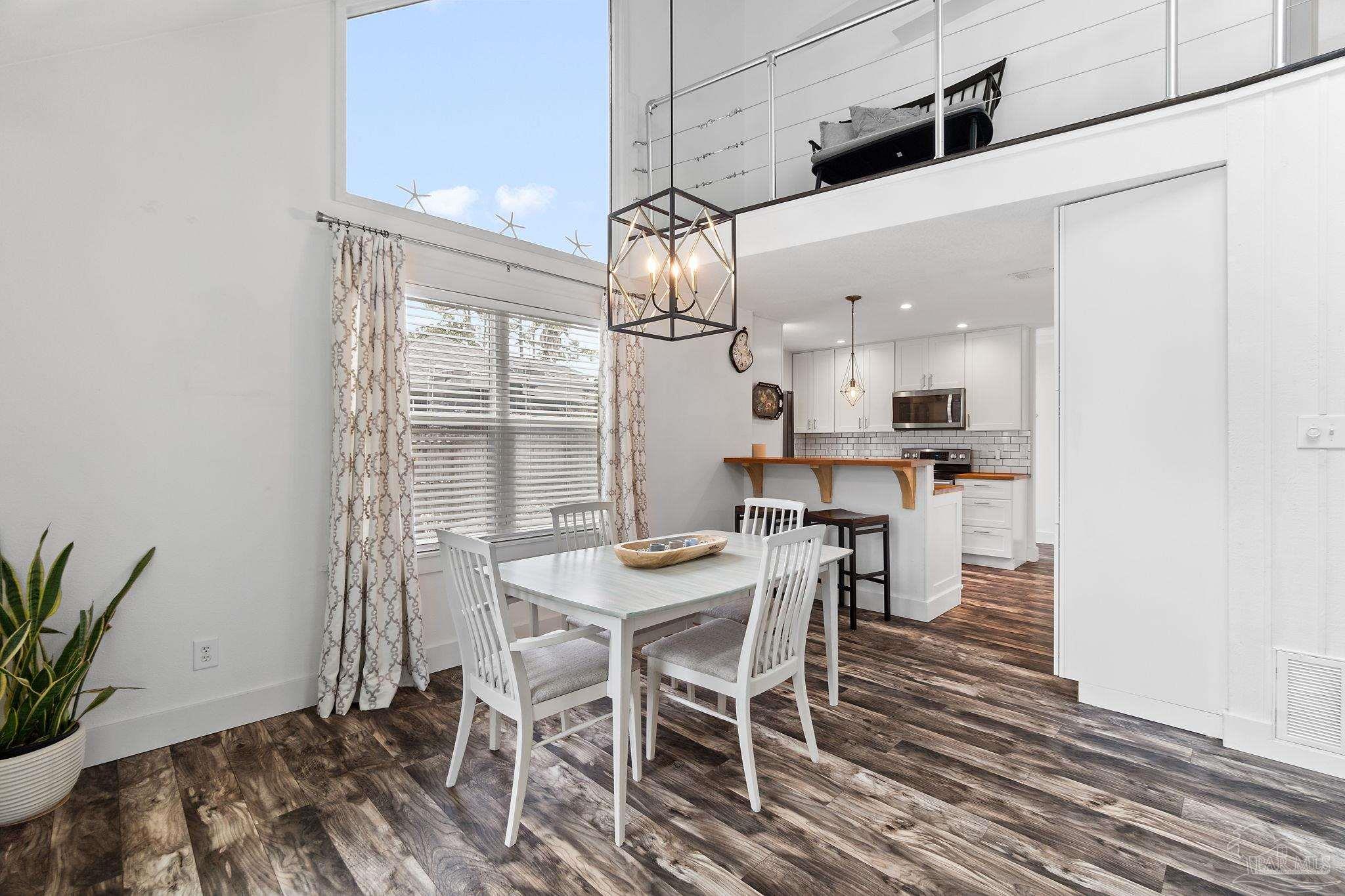 3225 Laurel Dr