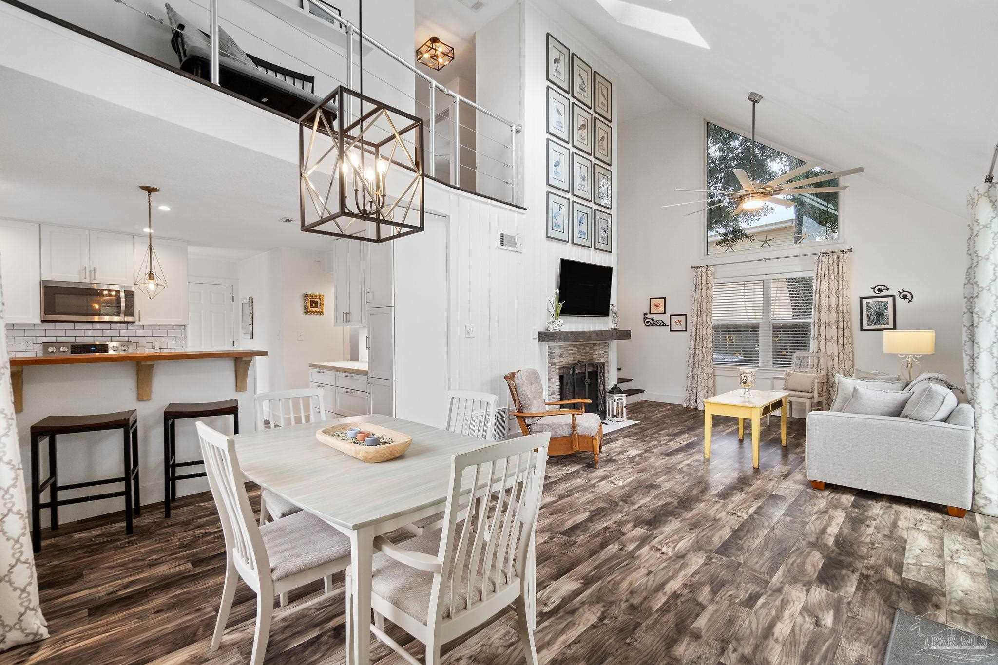 3225 Laurel Dr