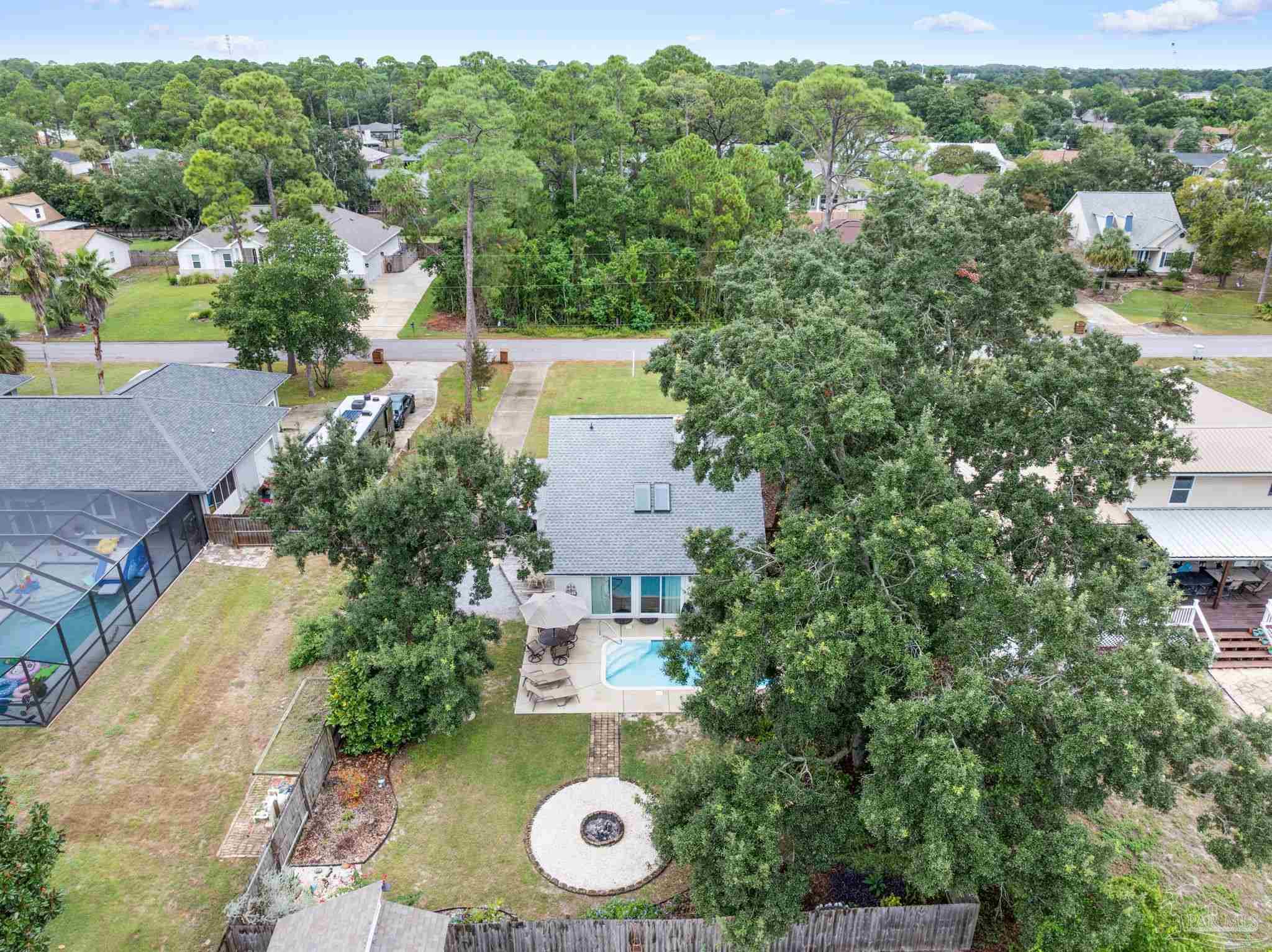 3225 Laurel Dr