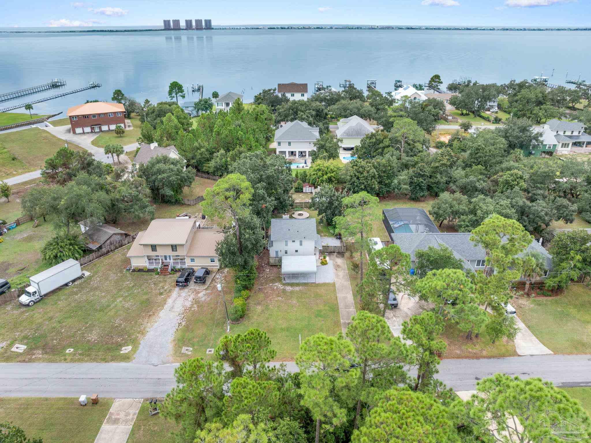3225 Laurel Dr
