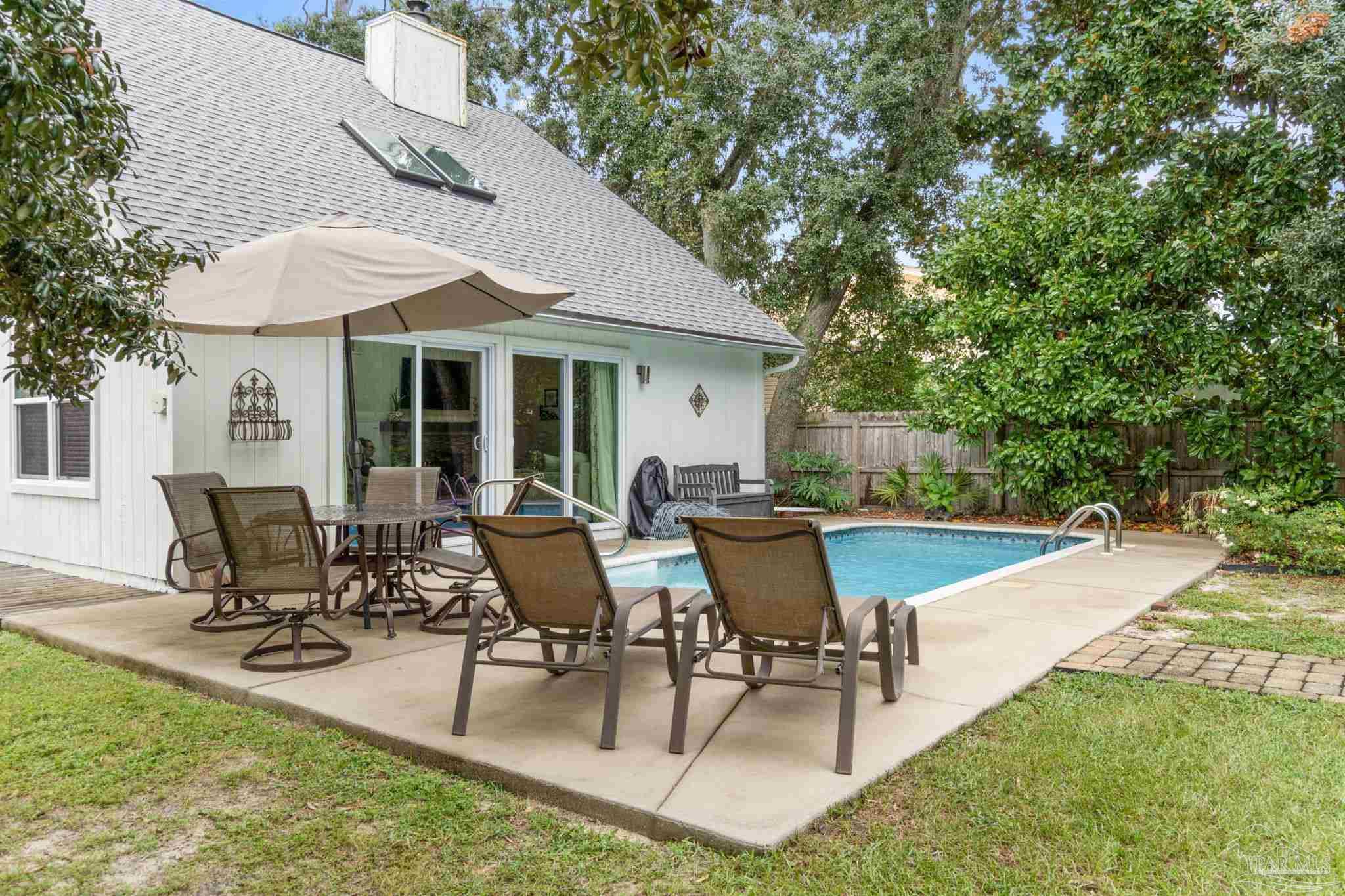 3225 Laurel Dr