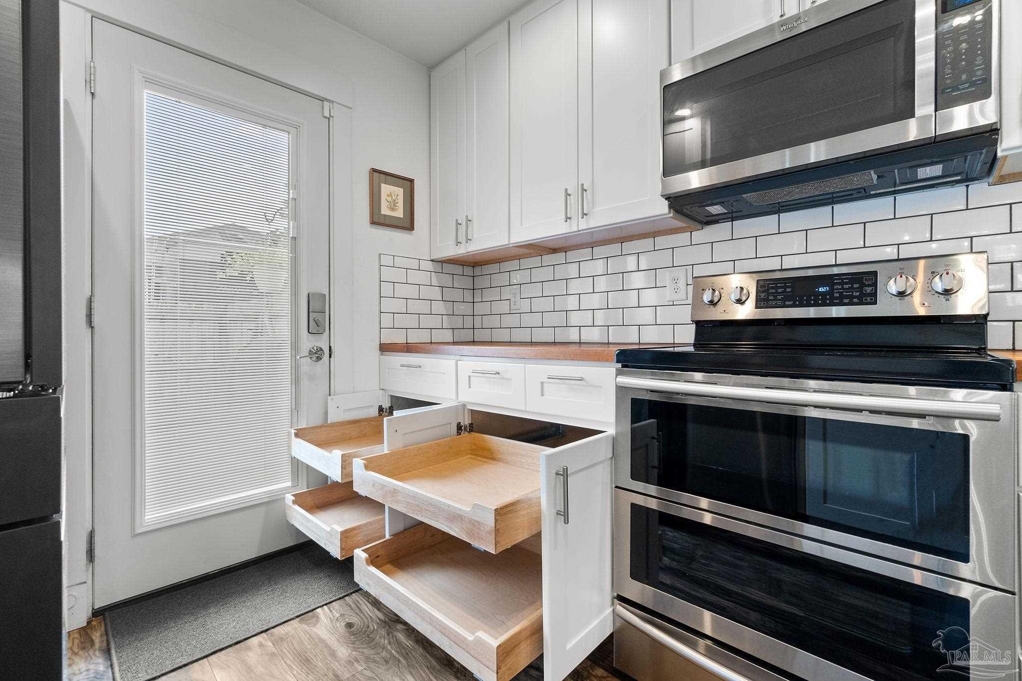 3225 Laurel Dr
