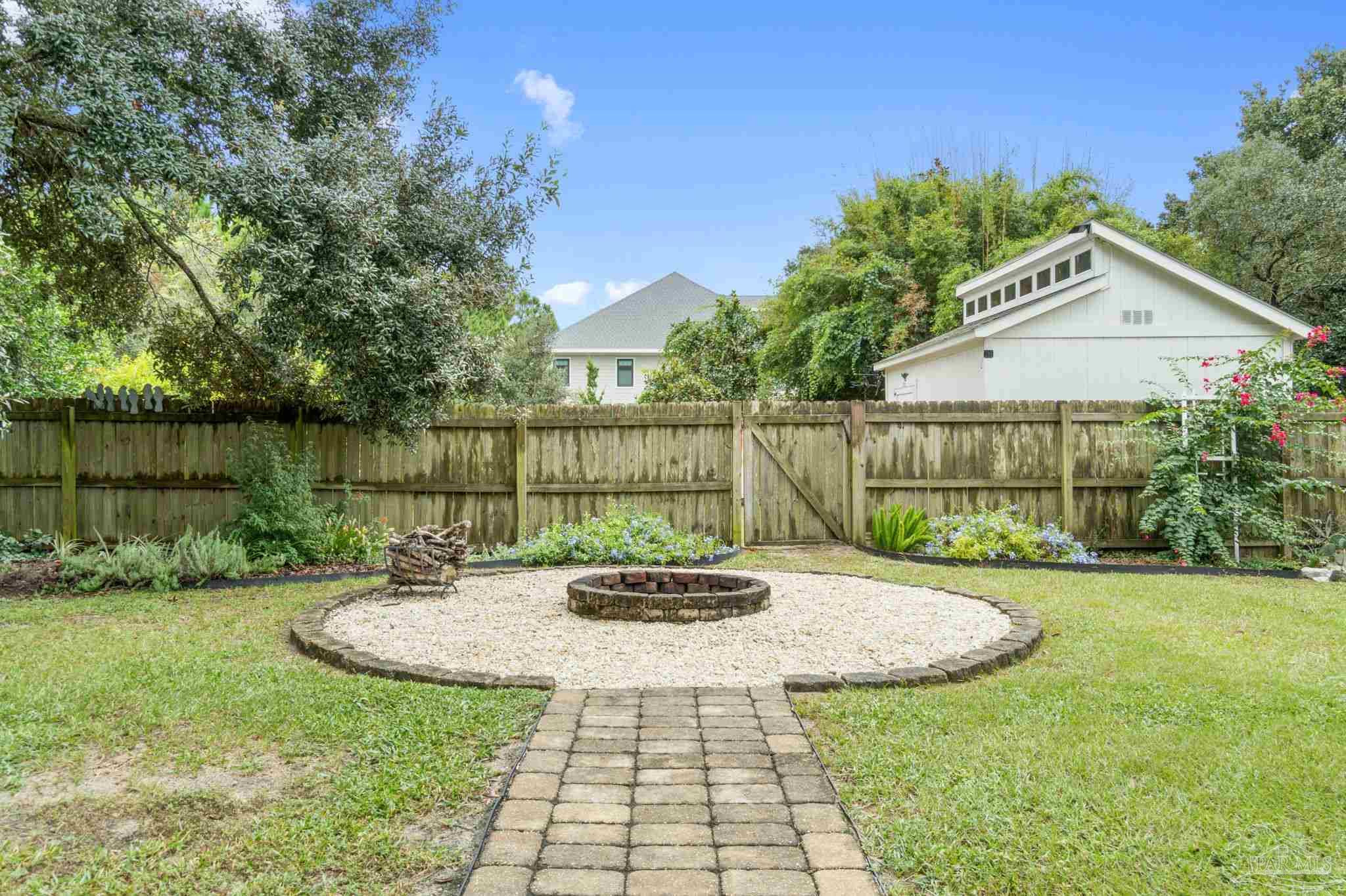3225 Laurel Dr