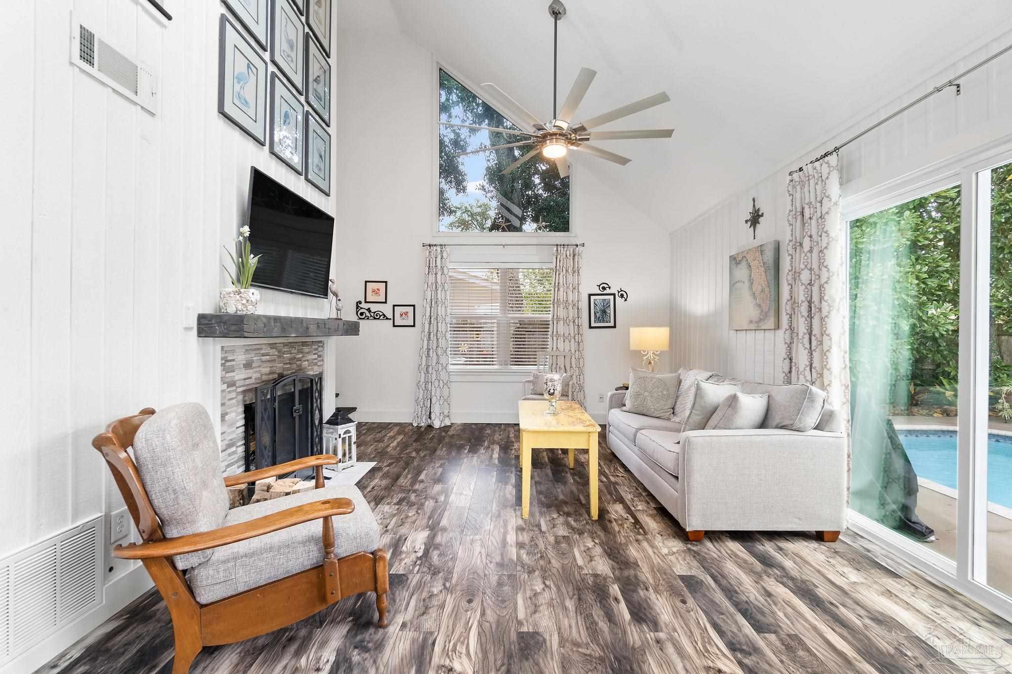 3225 Laurel Dr