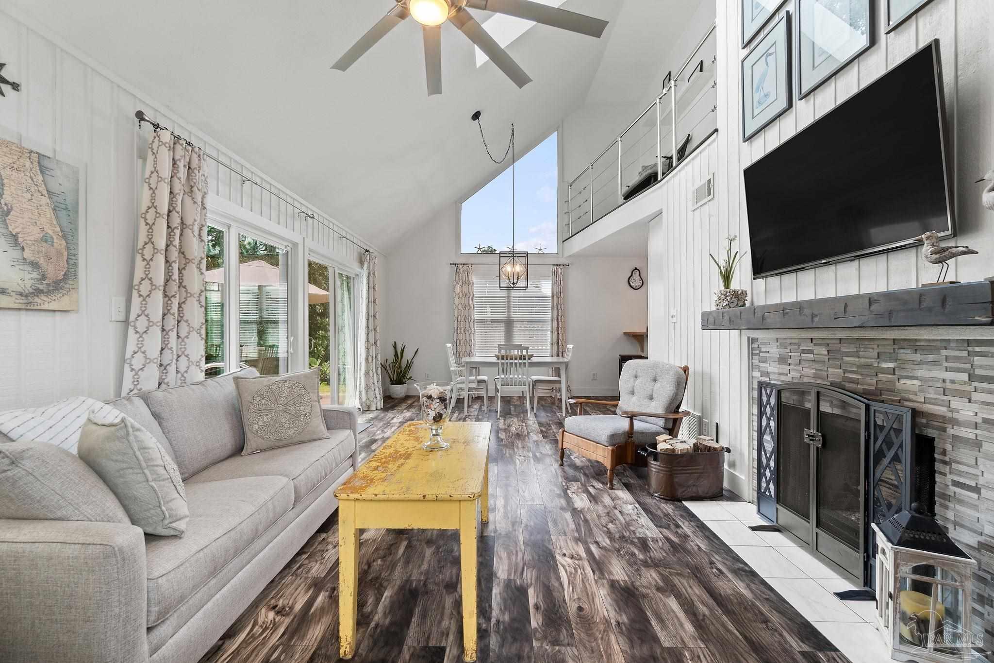 3225 Laurel Dr