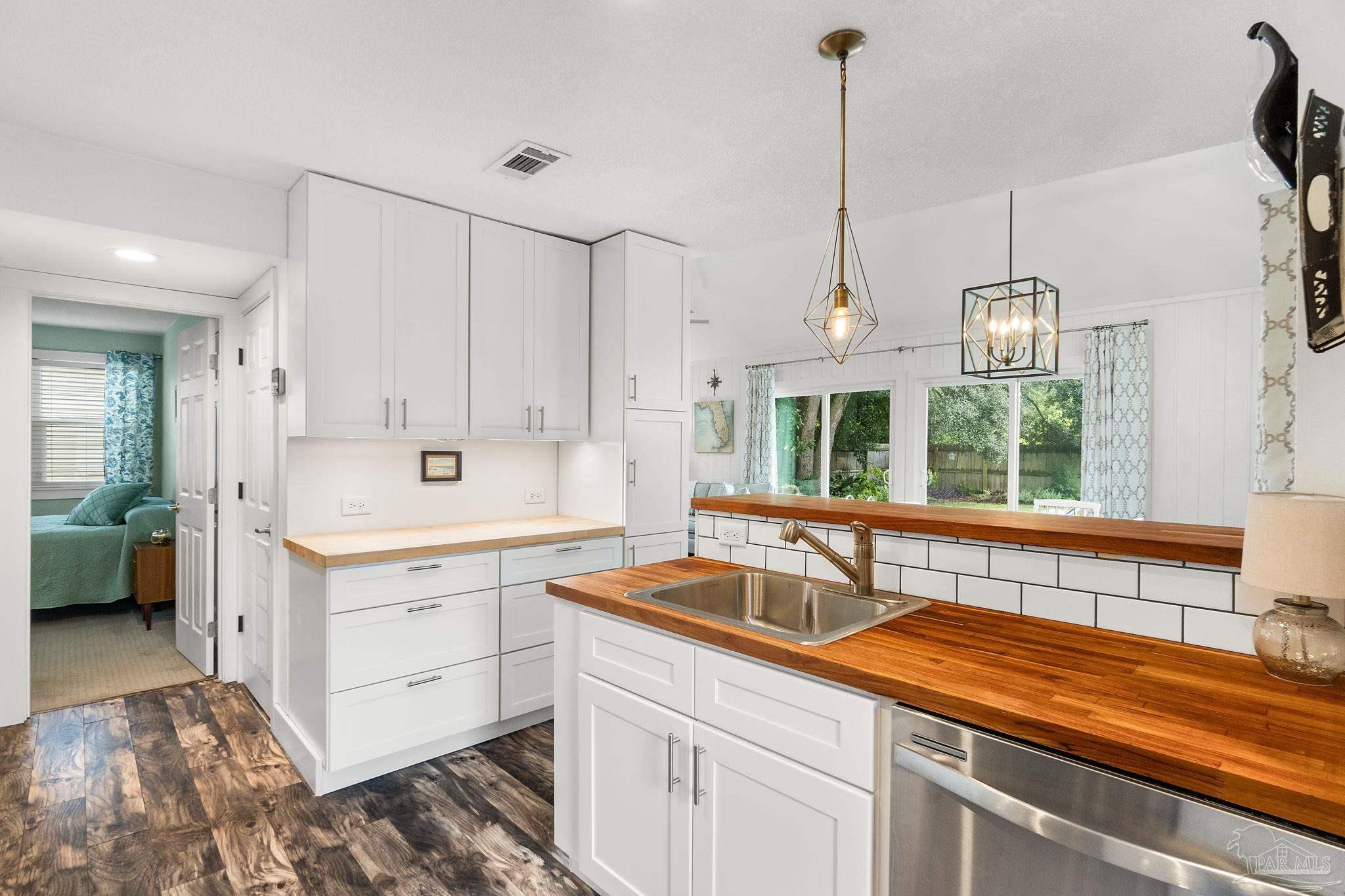 3225 Laurel Dr
