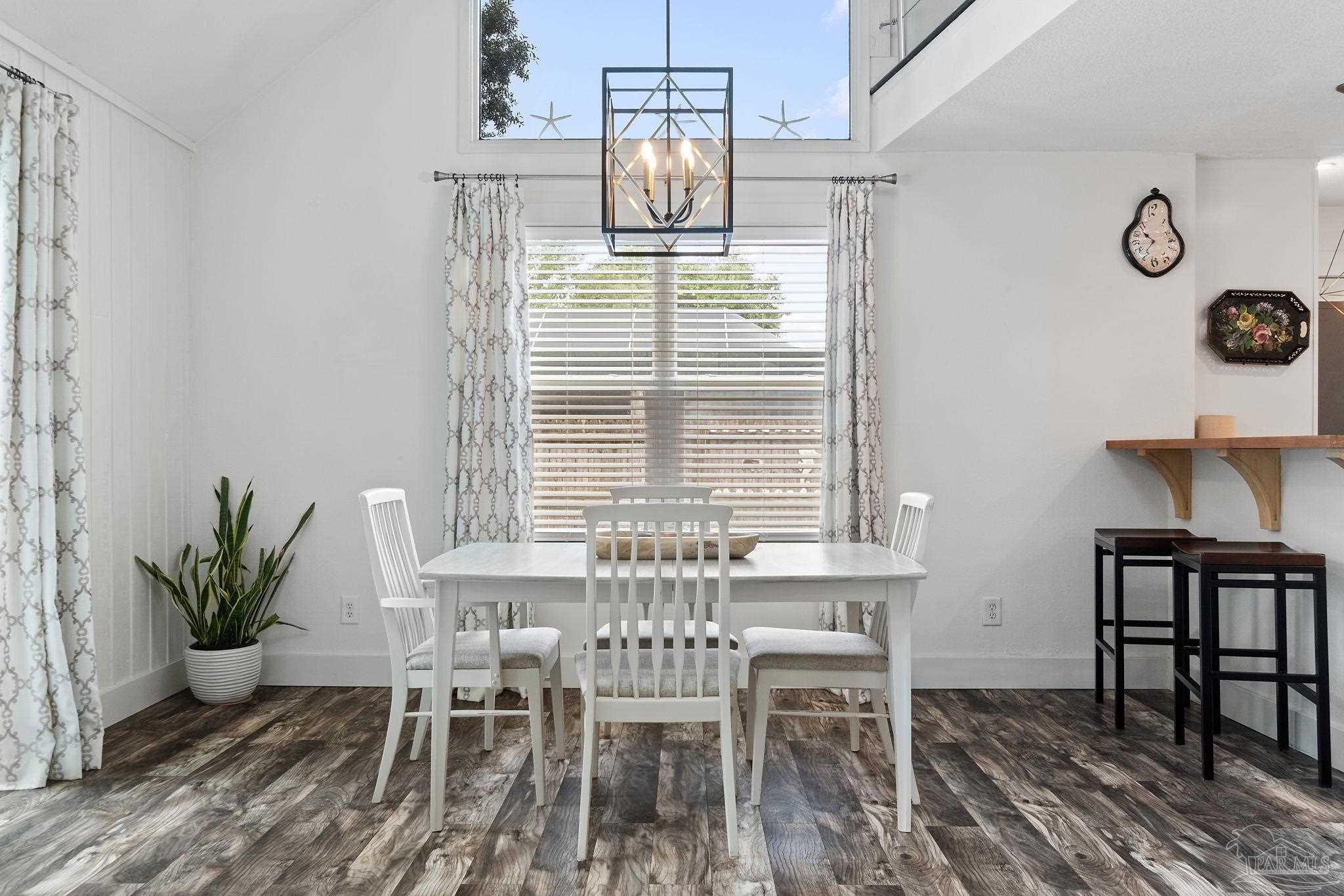 3225 Laurel Dr