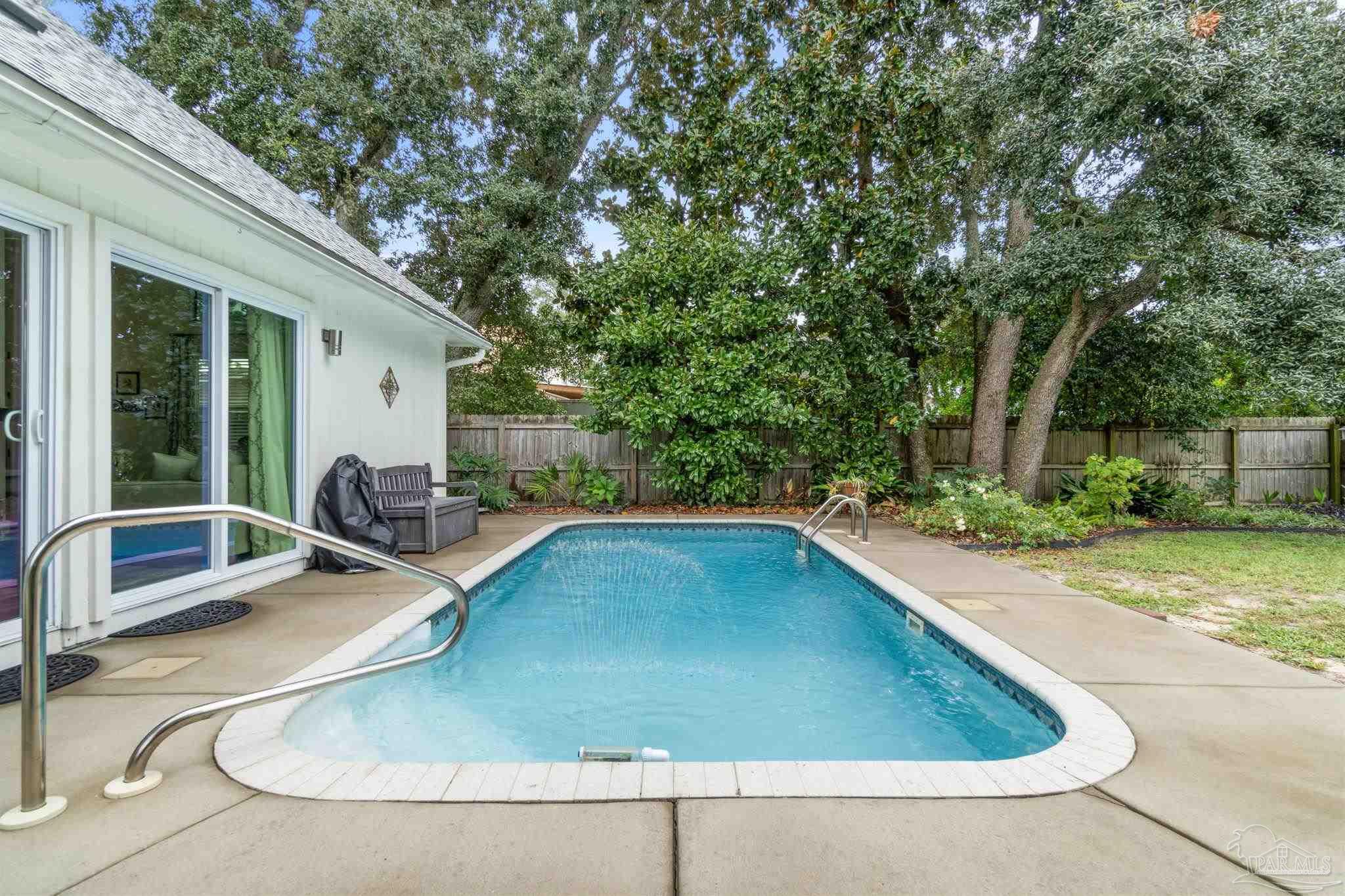 3225 Laurel Dr