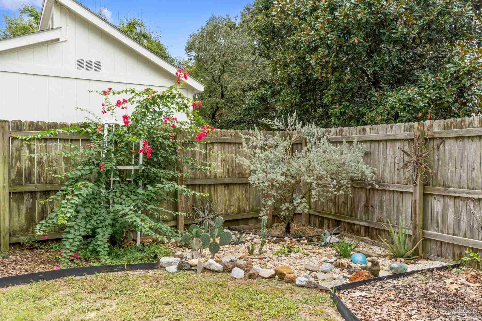 3225 Laurel Dr