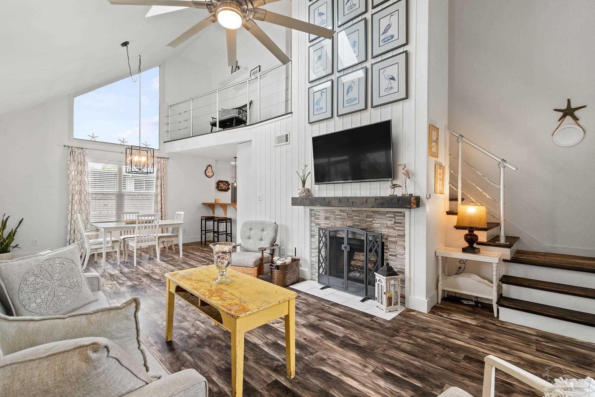 3225 Laurel Dr