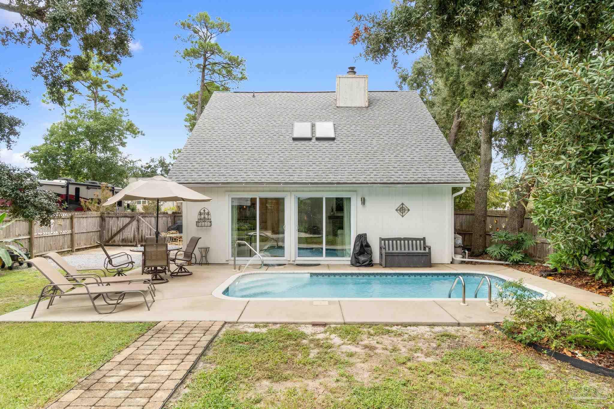 3225 Laurel Dr
