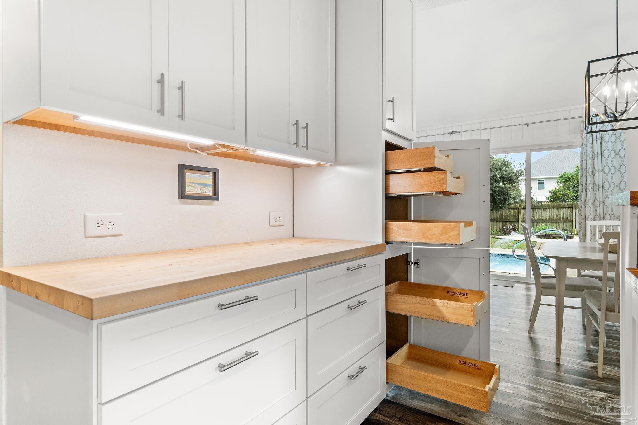 3225 Laurel Dr