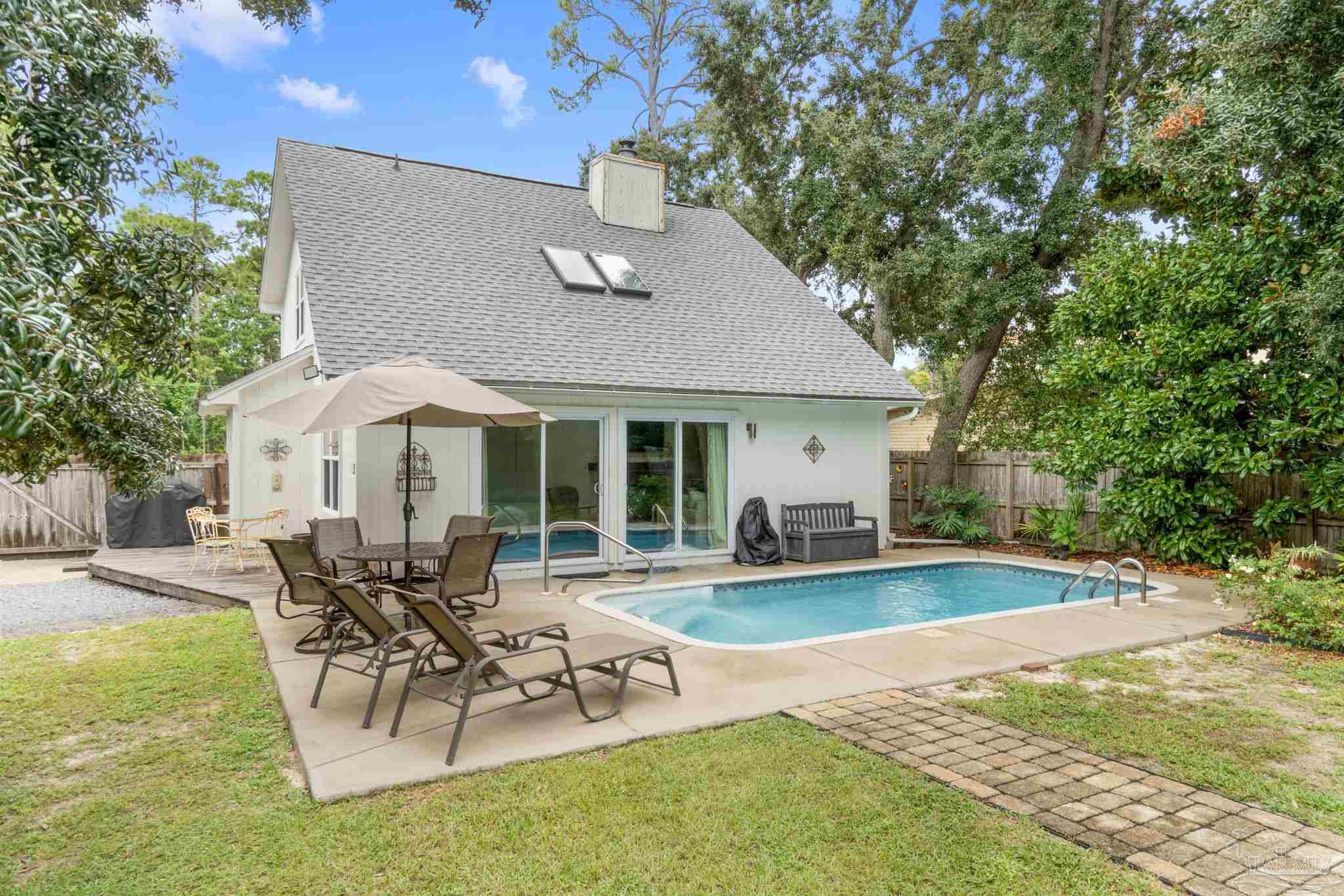 3225 Laurel Dr