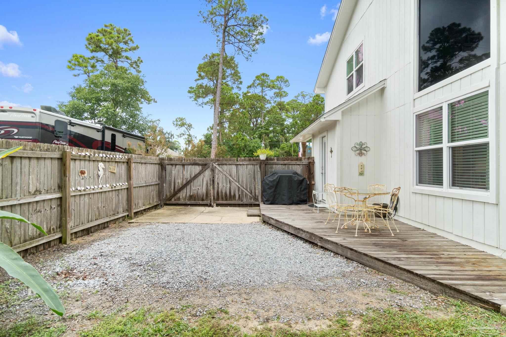 3225 Laurel Dr