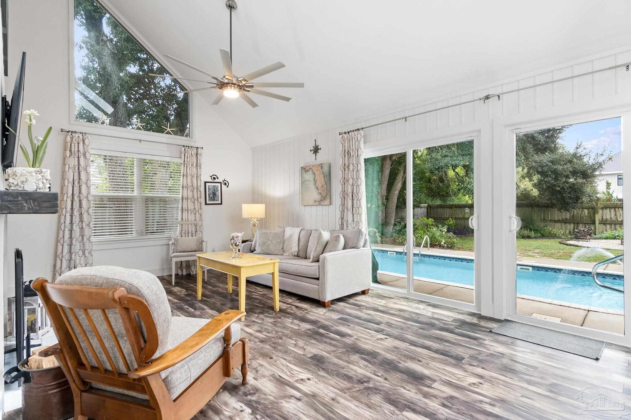 3225 Laurel Dr