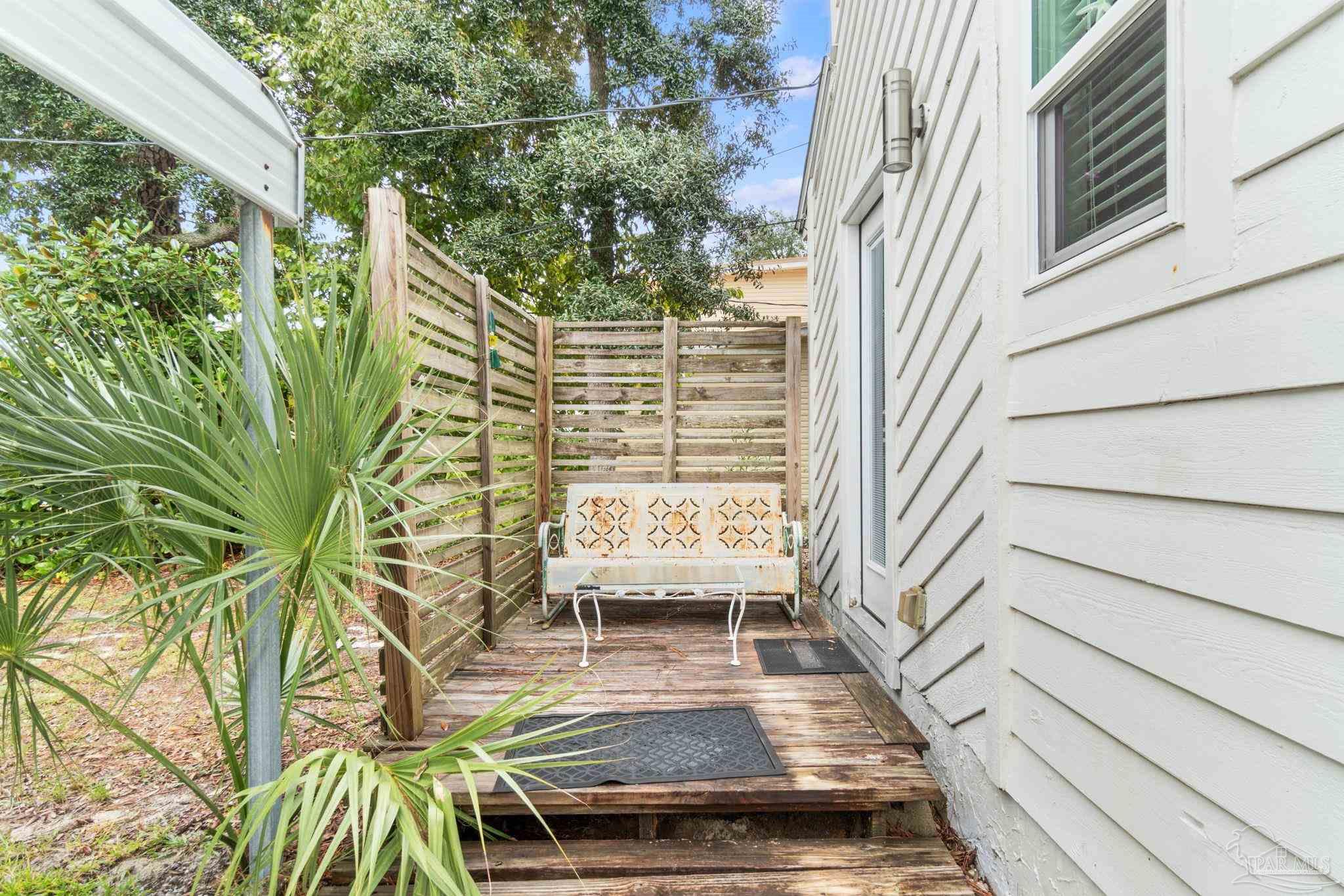 3225 Laurel Dr