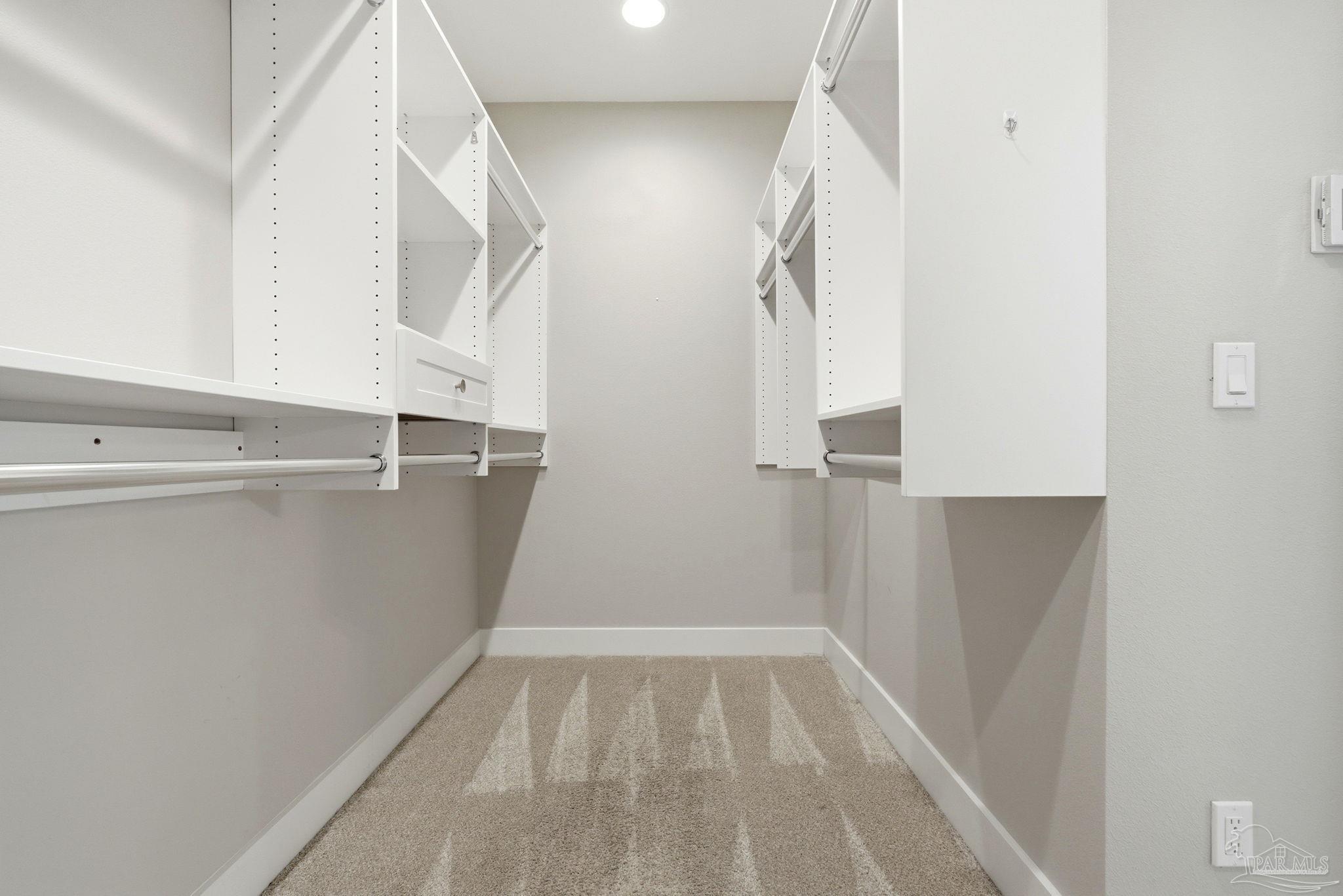 2018 Rambling Oaks Dr