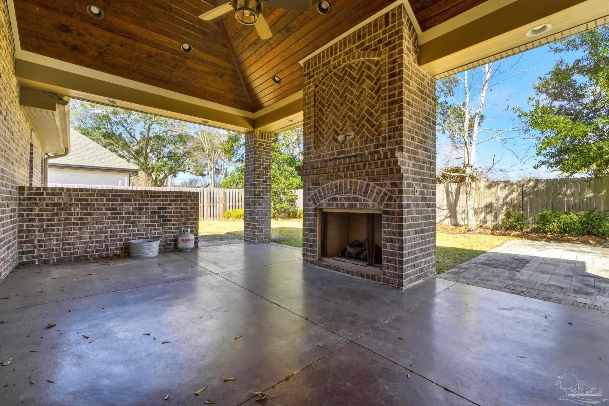 2018 Rambling Oaks Dr